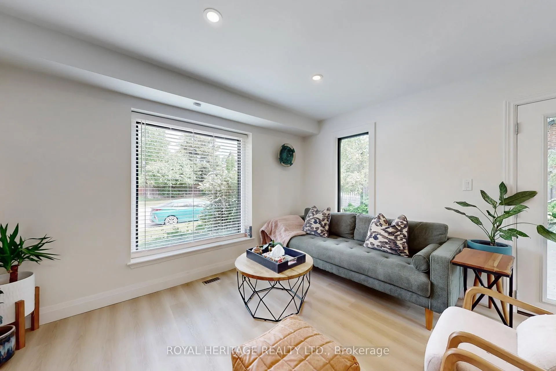 Photo 6 of 1943 Fairport Road, Pickering, Dunbarton — HOMEH