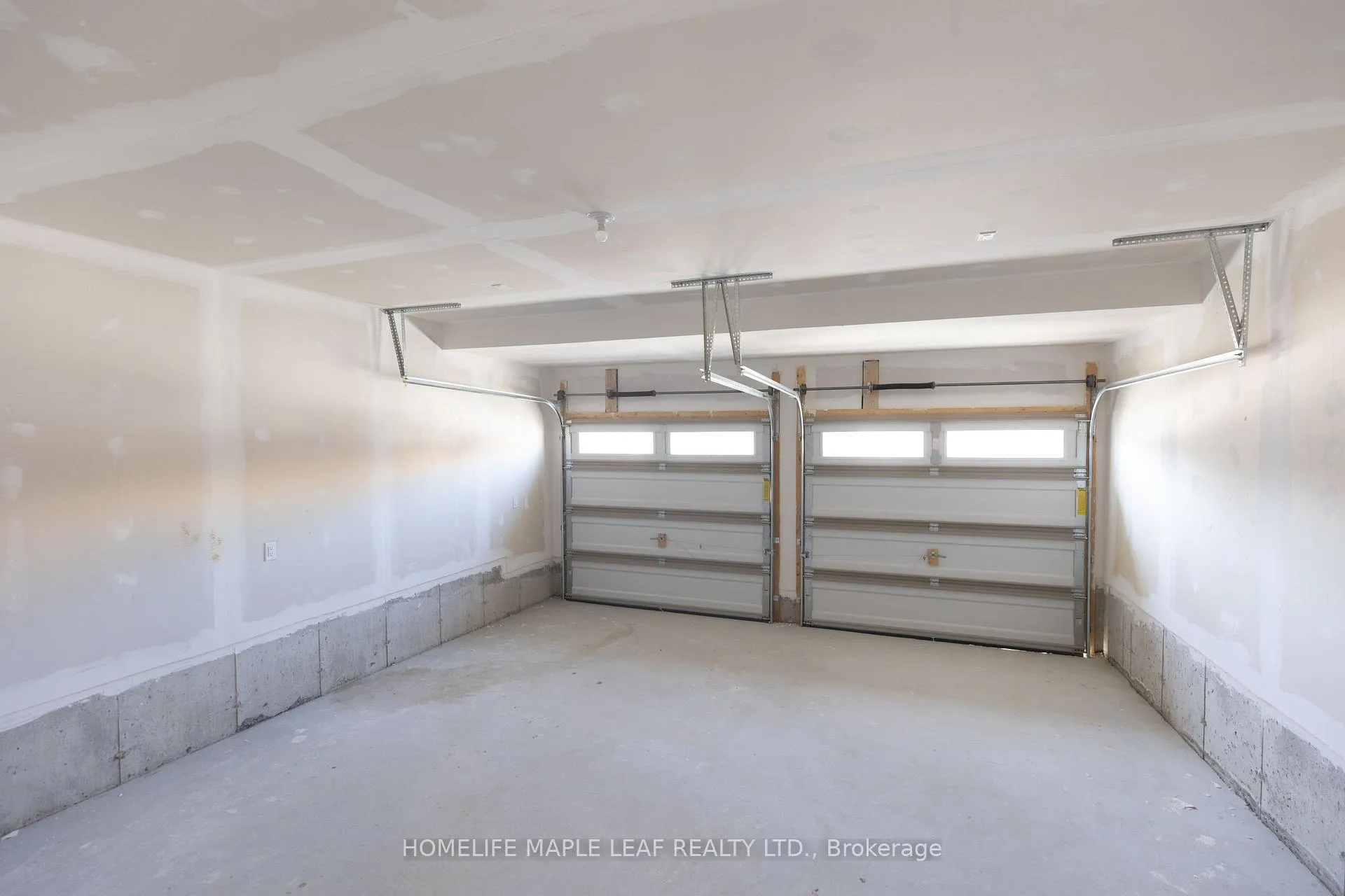 Photo 23 of 889 Rexton Drive, Oshawa, Kedron — HOMEH