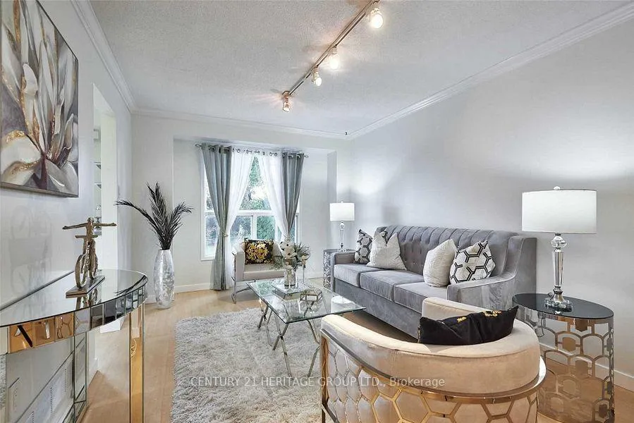 Photo 2 of 32 Greenfield Crescent, Whitby, Blue Grass Meadows — HOMEH