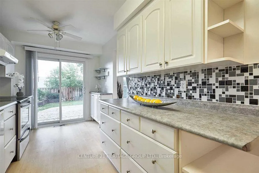 Photo 7 of 32 Greenfield Crescent, Whitby, Blue Grass Meadows — HOMEH