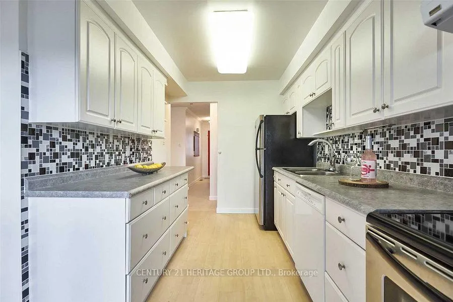 Photo 9 of 32 Greenfield Crescent, Whitby, Blue Grass Meadows — HOMEH