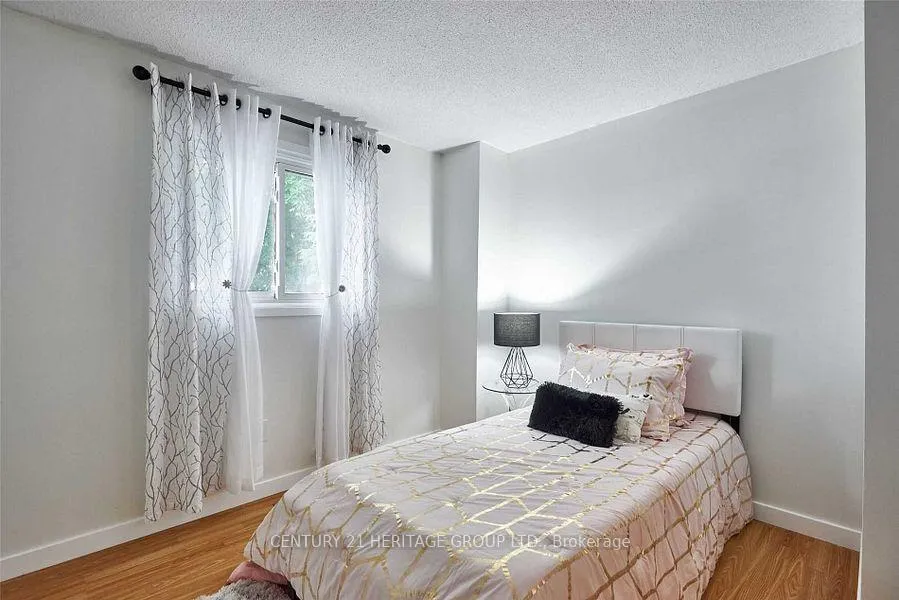 Photo 18 of 32 Greenfield Crescent, Whitby, Blue Grass Meadows — HOMEH