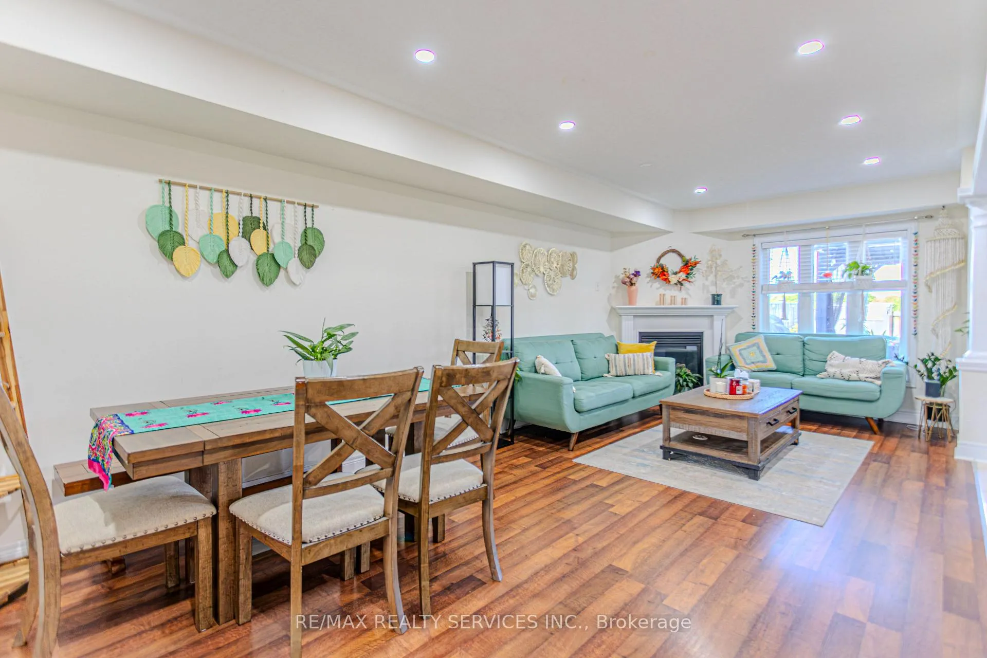 Photo 16 of 129 Dewell Crescent, Clarington, Courtice — HOMEH