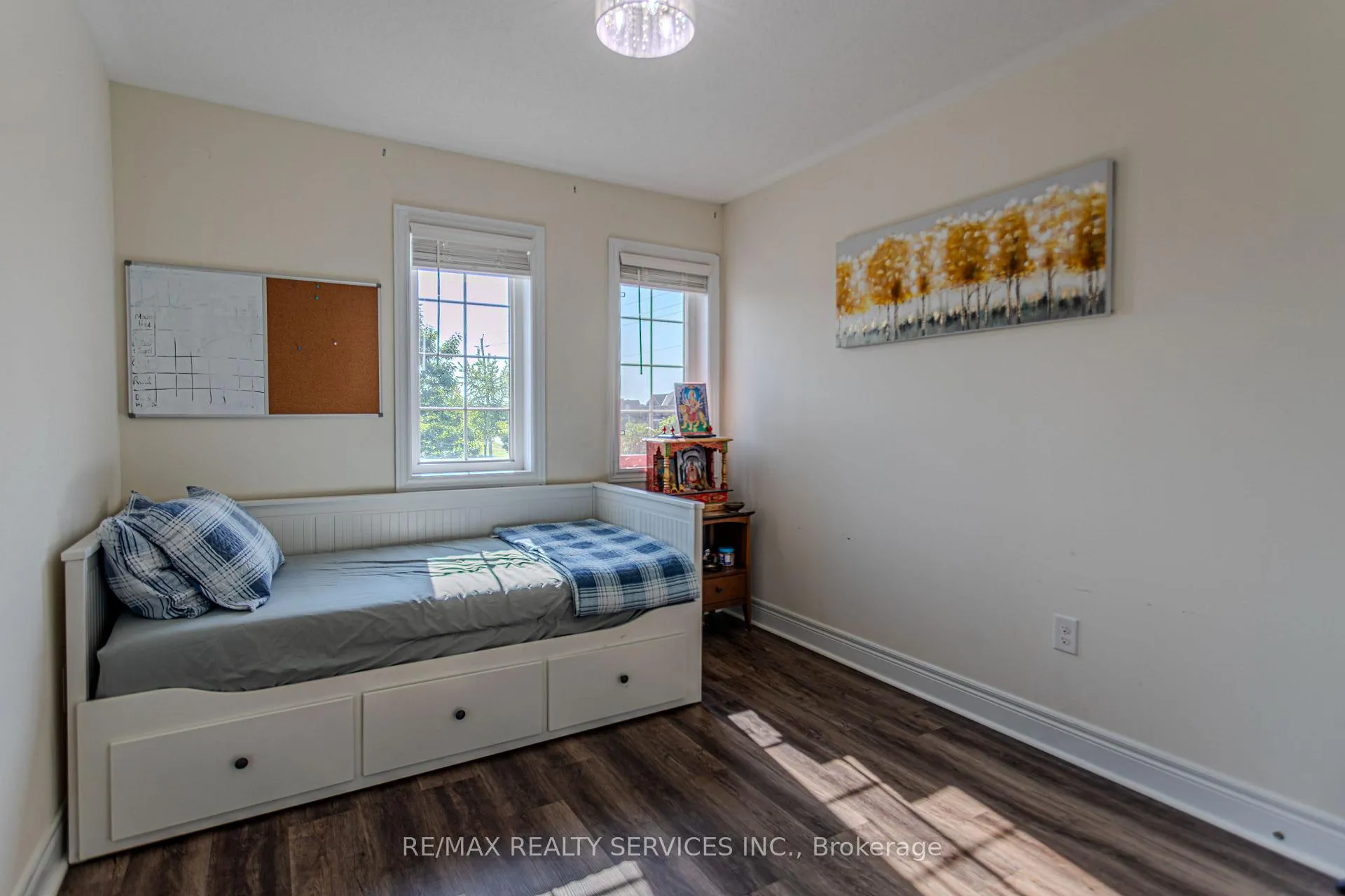 Photo 33 of 129 Dewell Crescent, Clarington, Courtice — HOMEH