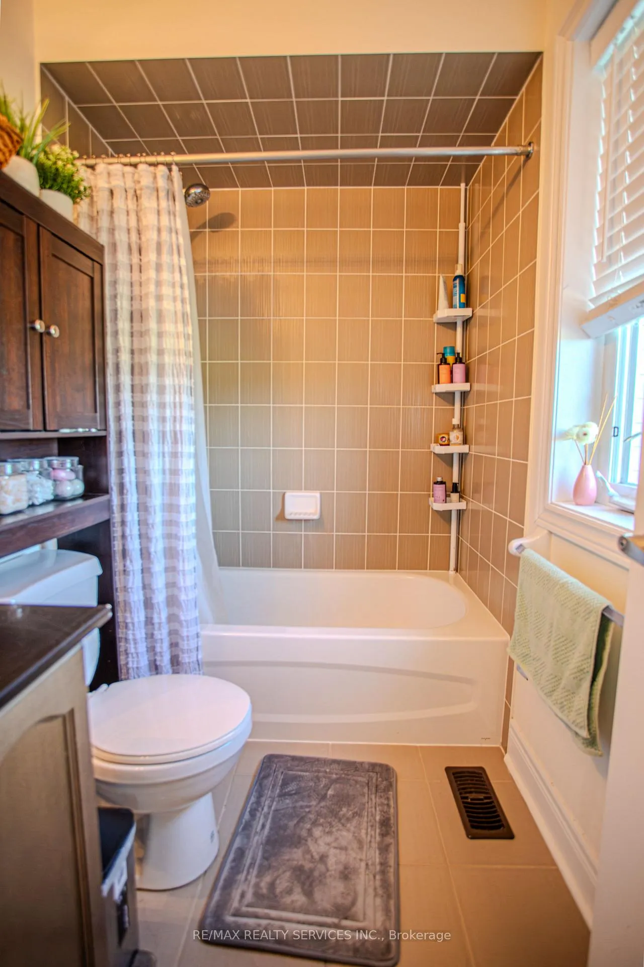 Photo 34 of 129 Dewell Crescent, Clarington, Courtice — HOMEH