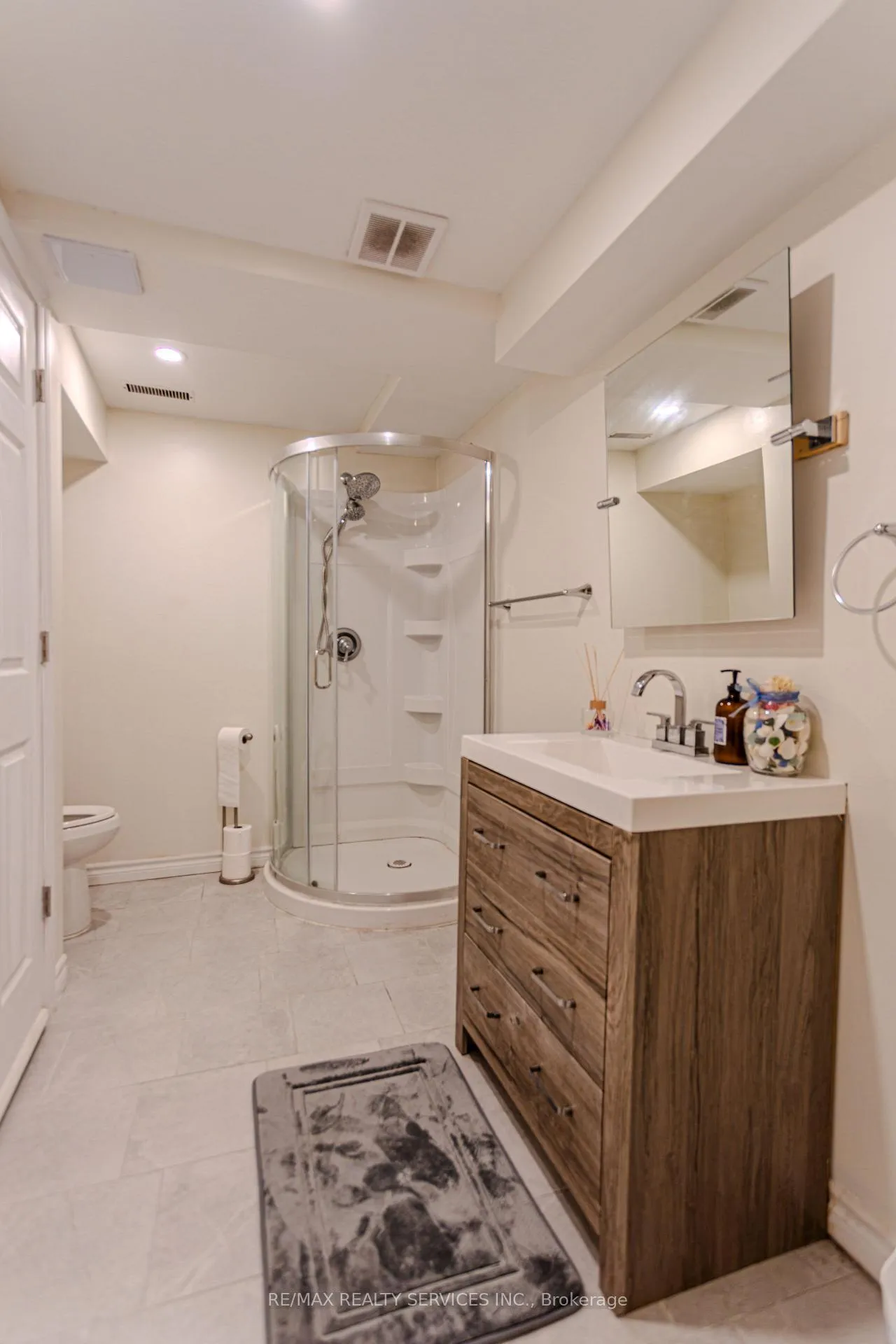 Photo 35 of 129 Dewell Crescent, Clarington, Courtice — HOMEH