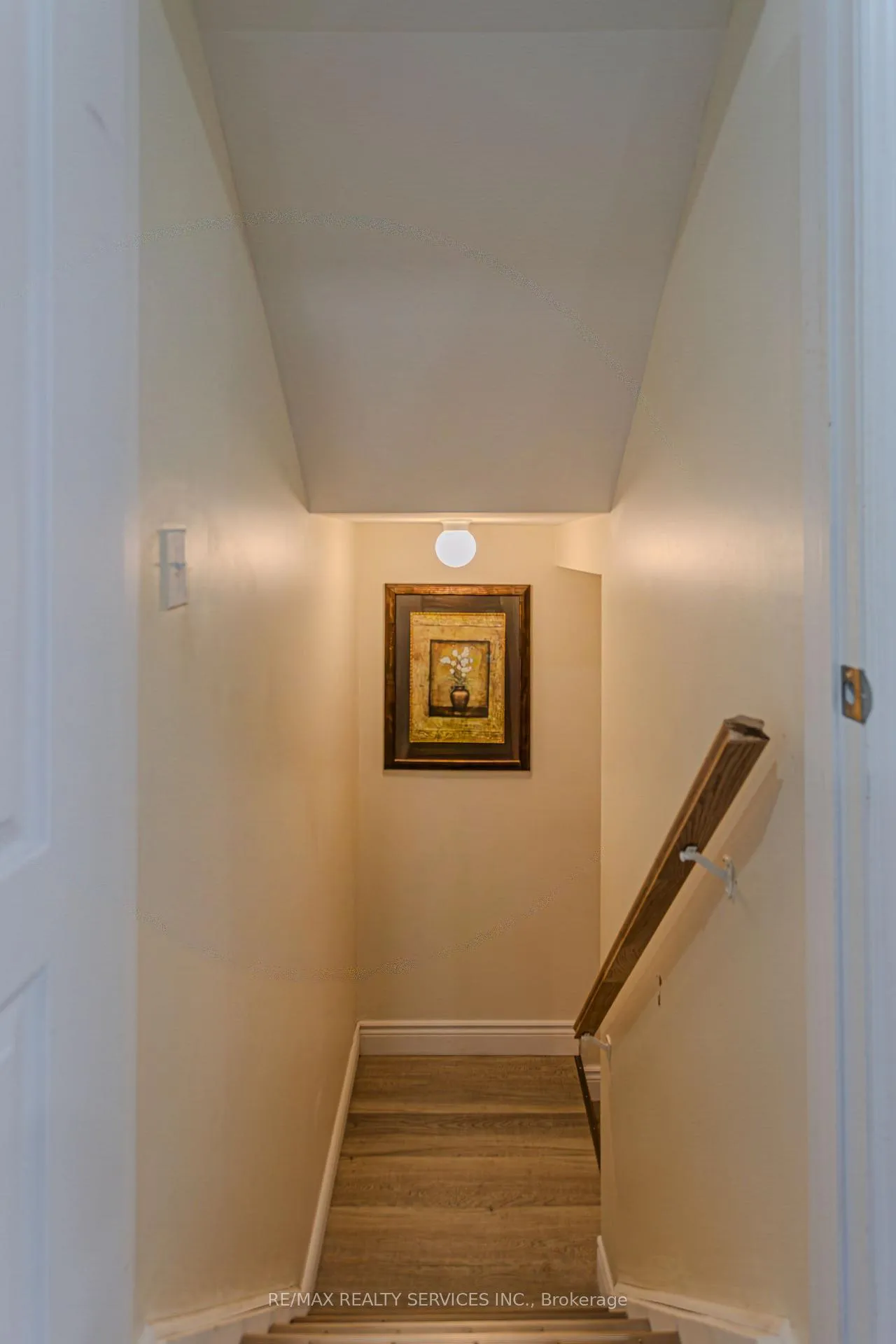 Photo 38 of 129 Dewell Crescent, Clarington, Courtice — HOMEH