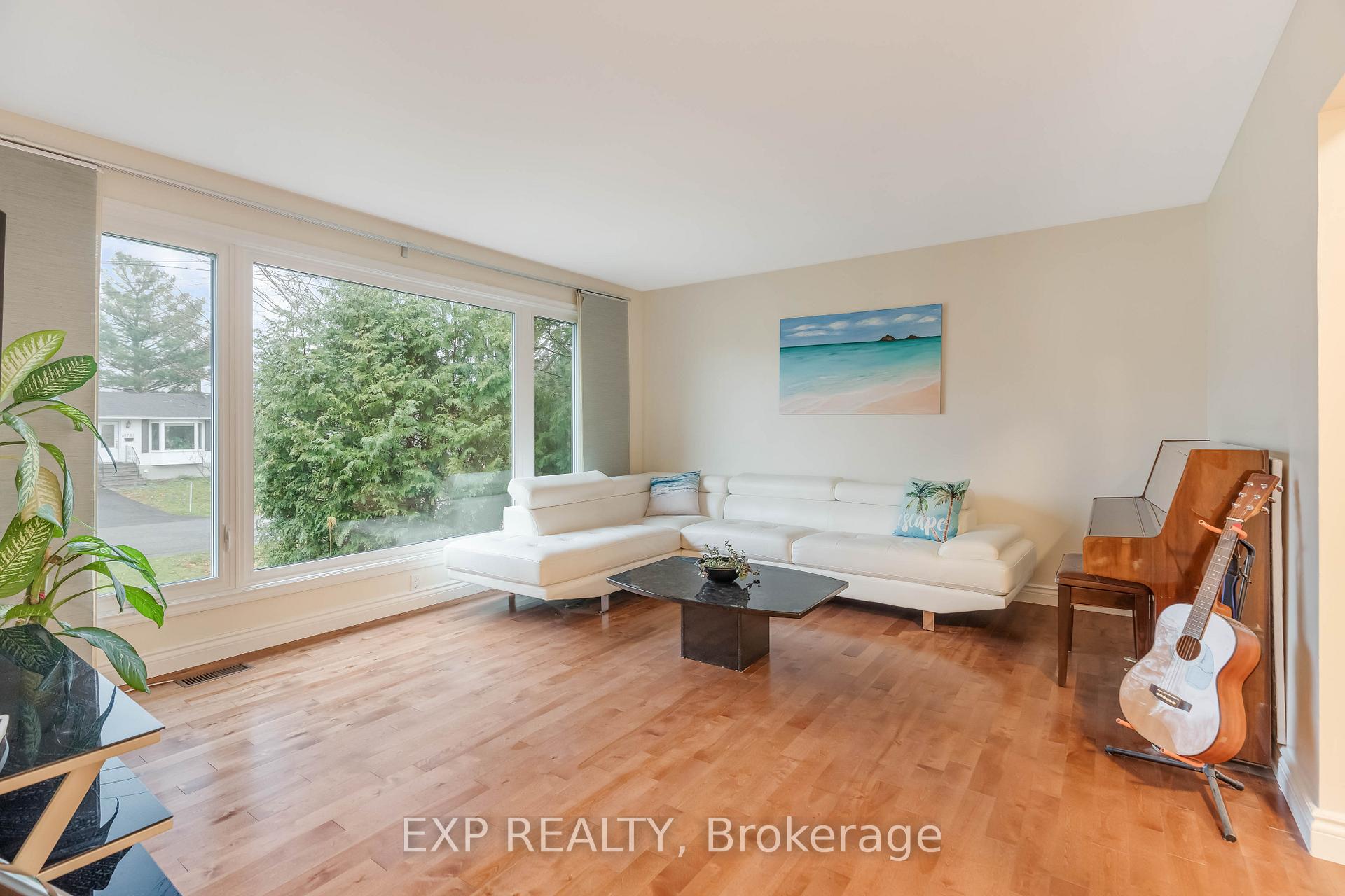 Photo 2 of 3732 Alderwood Street, Ottawa, Emerald Woods/Sawmill Creek — HOMEH