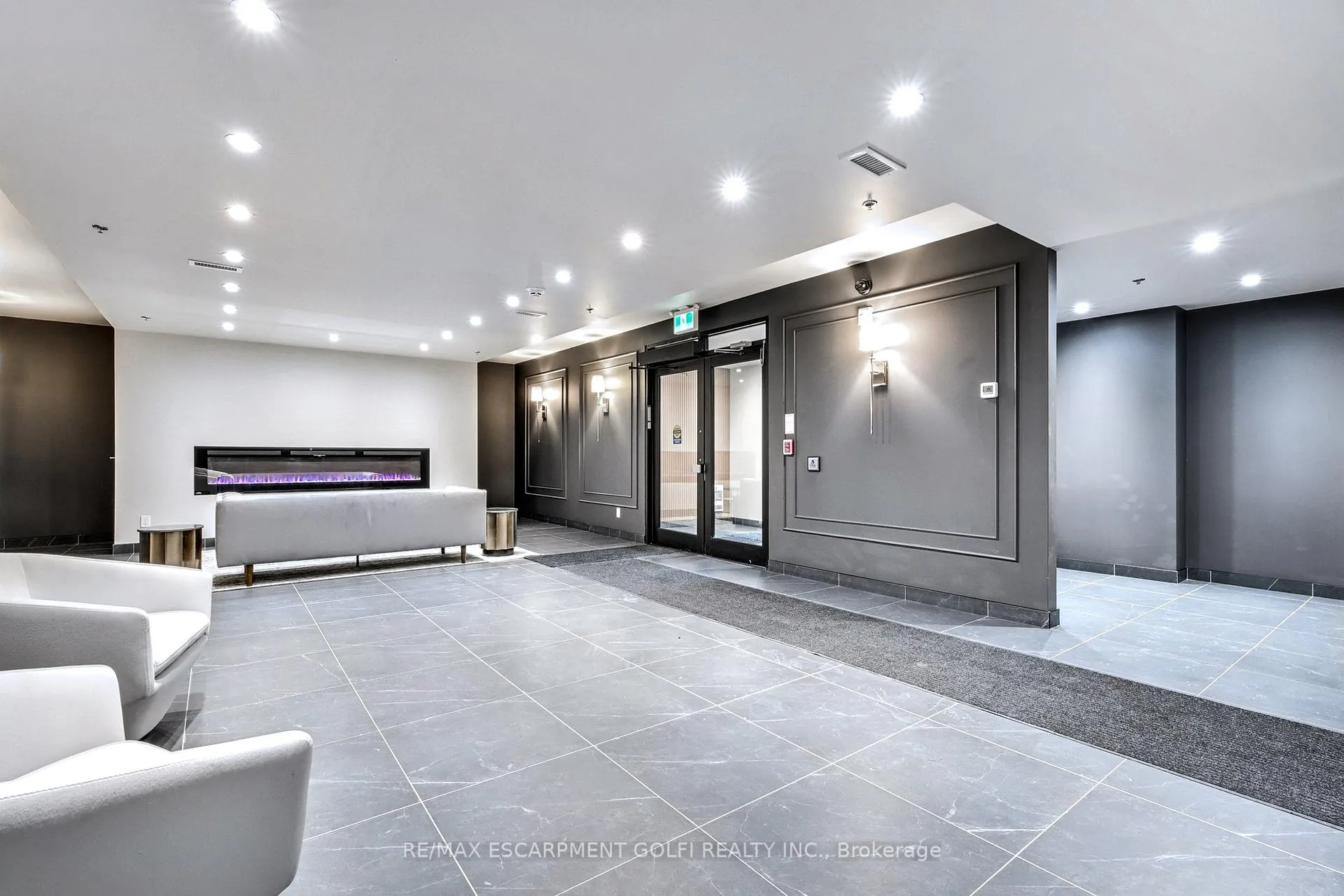 Photo 4 of Unit 106, 153 Wilson Street W, Hamilton, Ancaster — HOMEH