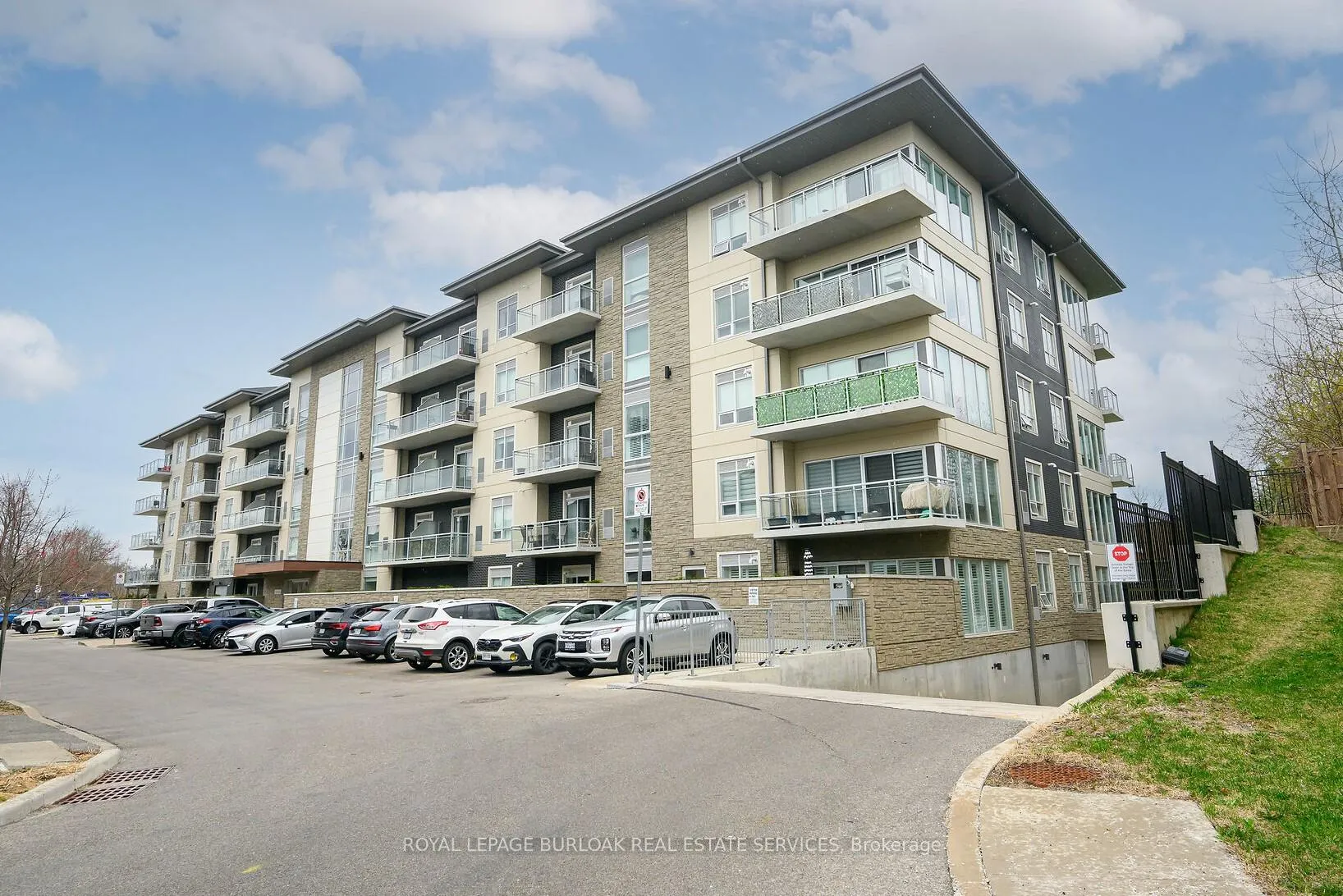 Photo 1 of Unit 409, 16 Markle Crescent, Hamilton, Ancaster — HOMEH