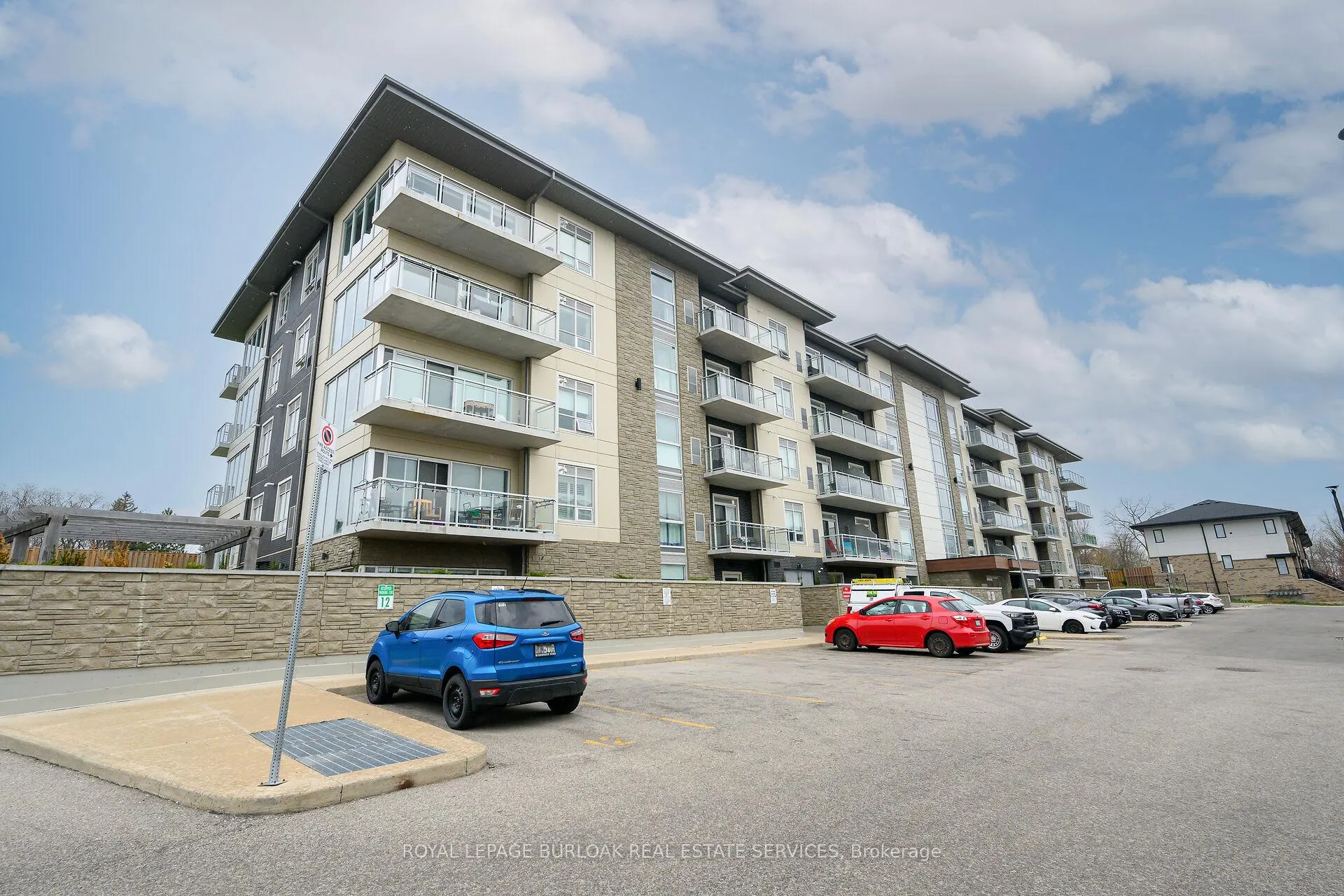 Photo 2 of Unit 409, 16 Markle Crescent, Hamilton, Ancaster — HOMEH