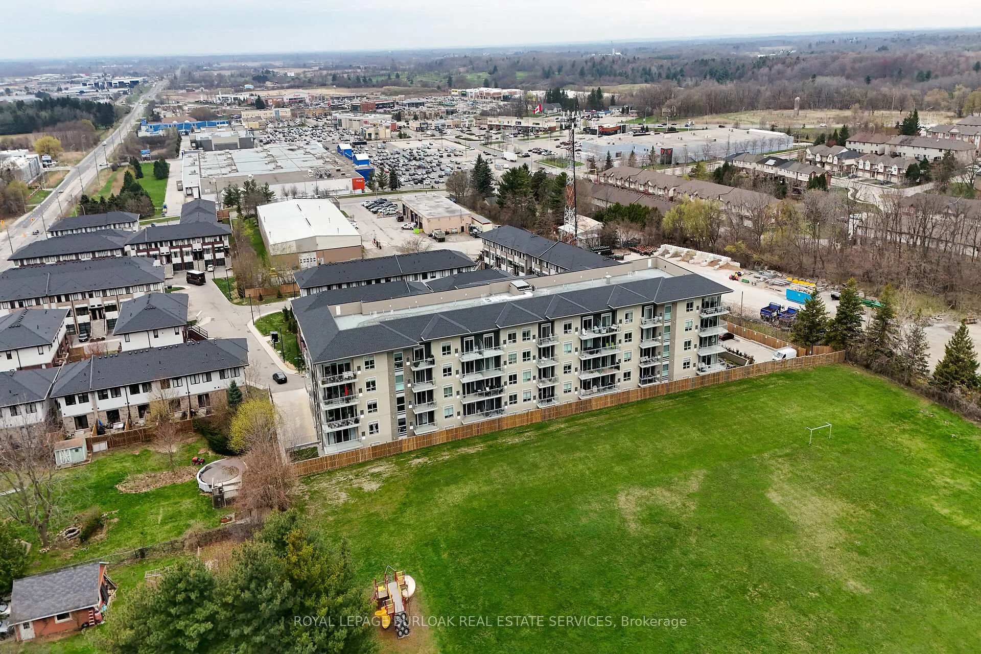 Photo 4 of Unit 409, 16 Markle Crescent, Hamilton, Ancaster — HOMEH