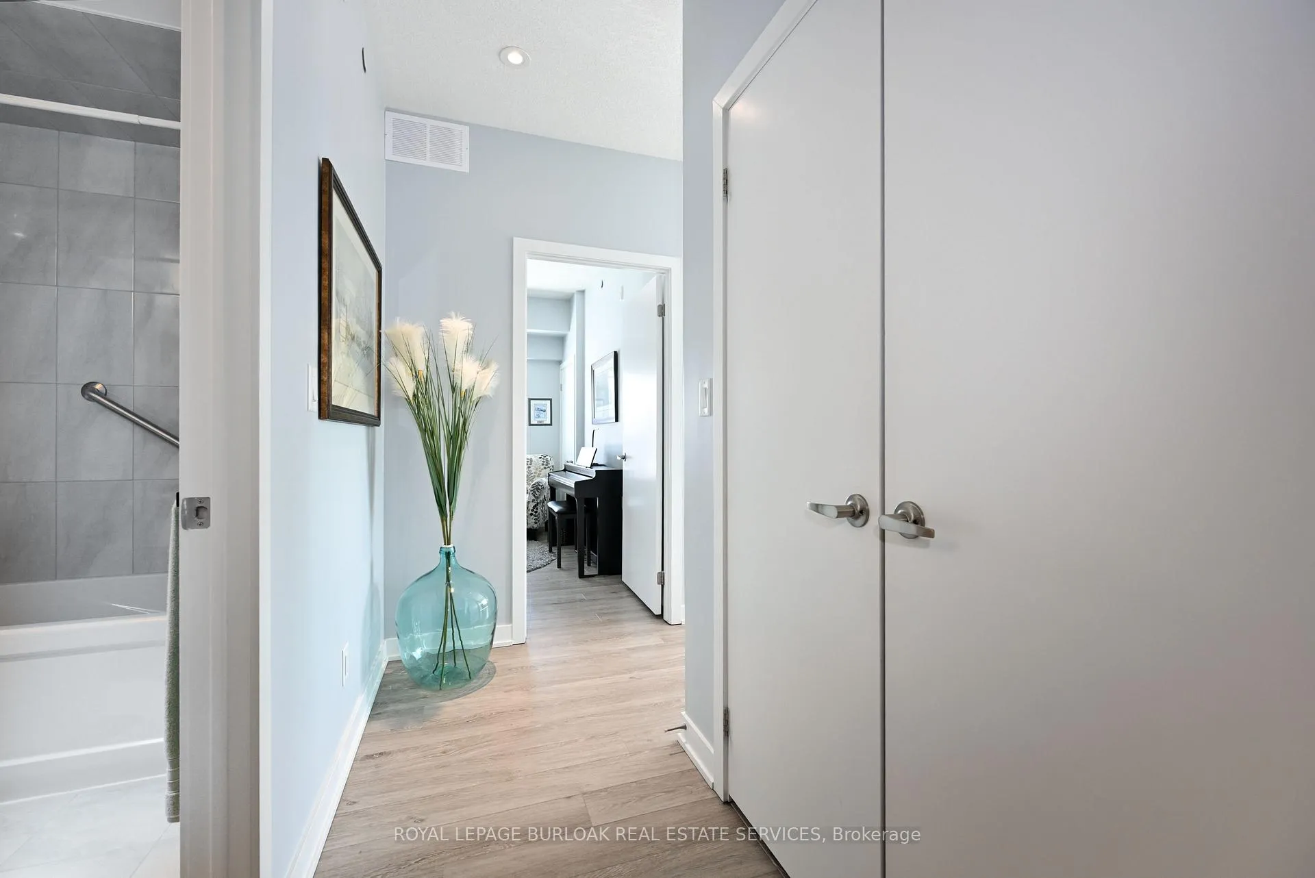 Photo 13 of Unit 409, 16 Markle Crescent, Hamilton, Ancaster — HOMEH