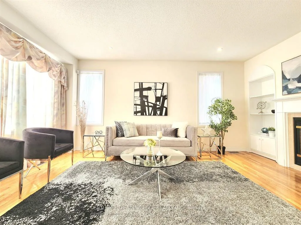 Photo 8 of 48 Starhill Crescent, Markham, Cachet — HOMEH