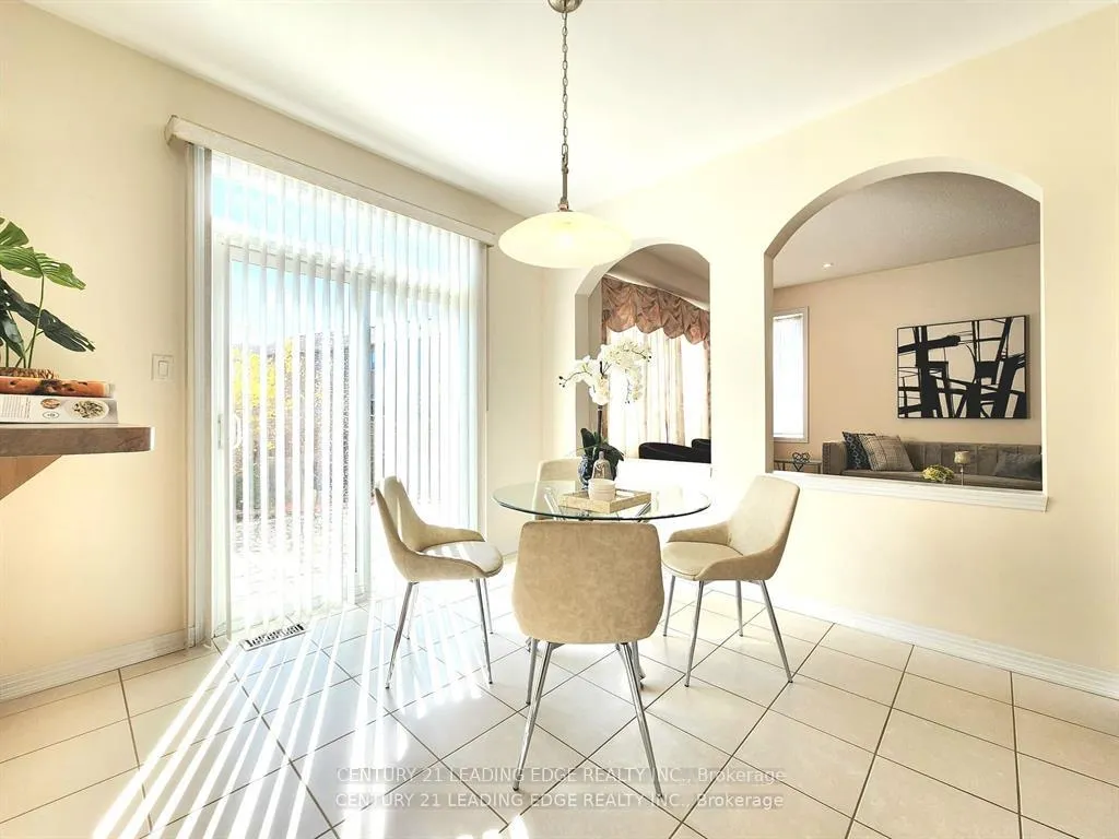 Photo 12 of 48 Starhill Crescent, Markham, Cachet — HOMEH