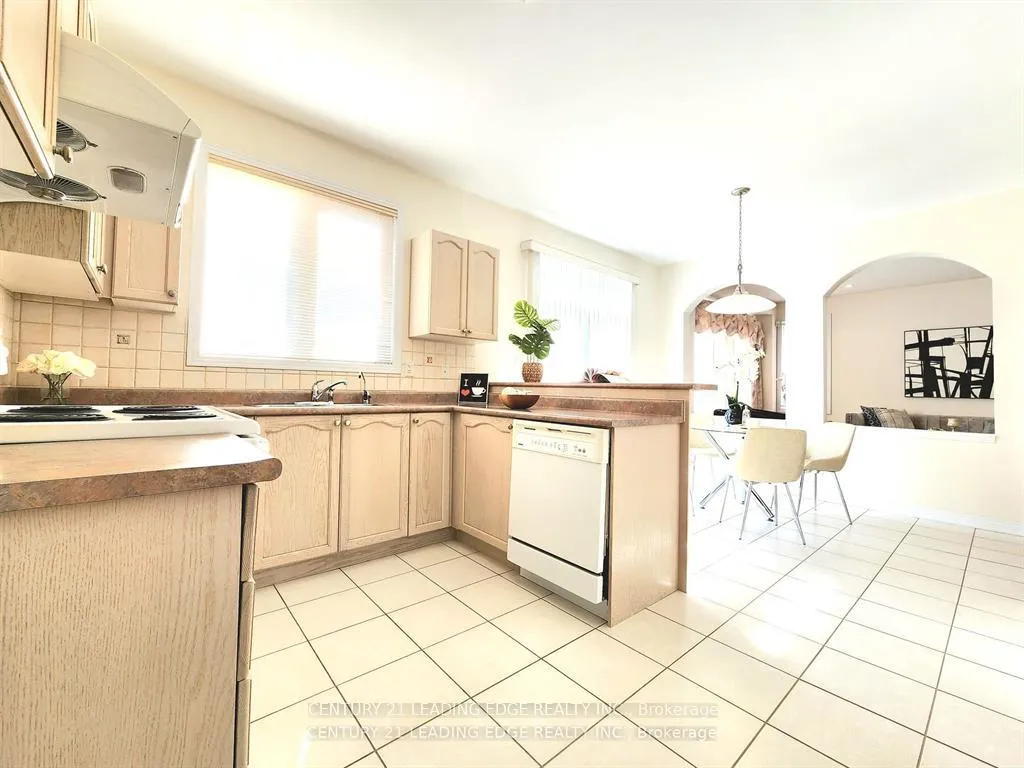 Photo 13 of 48 Starhill Crescent, Markham, Cachet — HOMEH