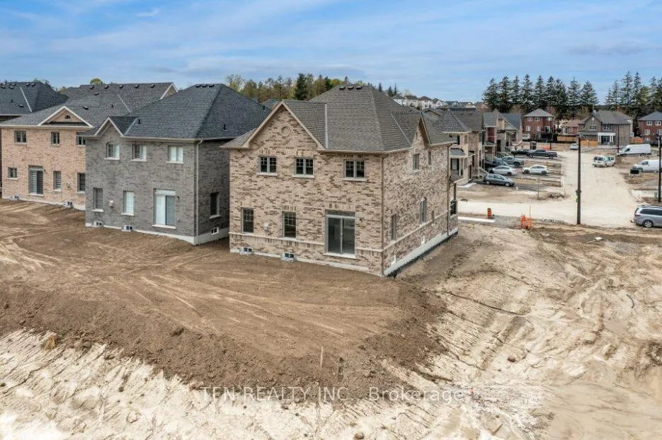 Photo 2 of 55 Robin Trail, Scugog, Port Perry — HOMEH