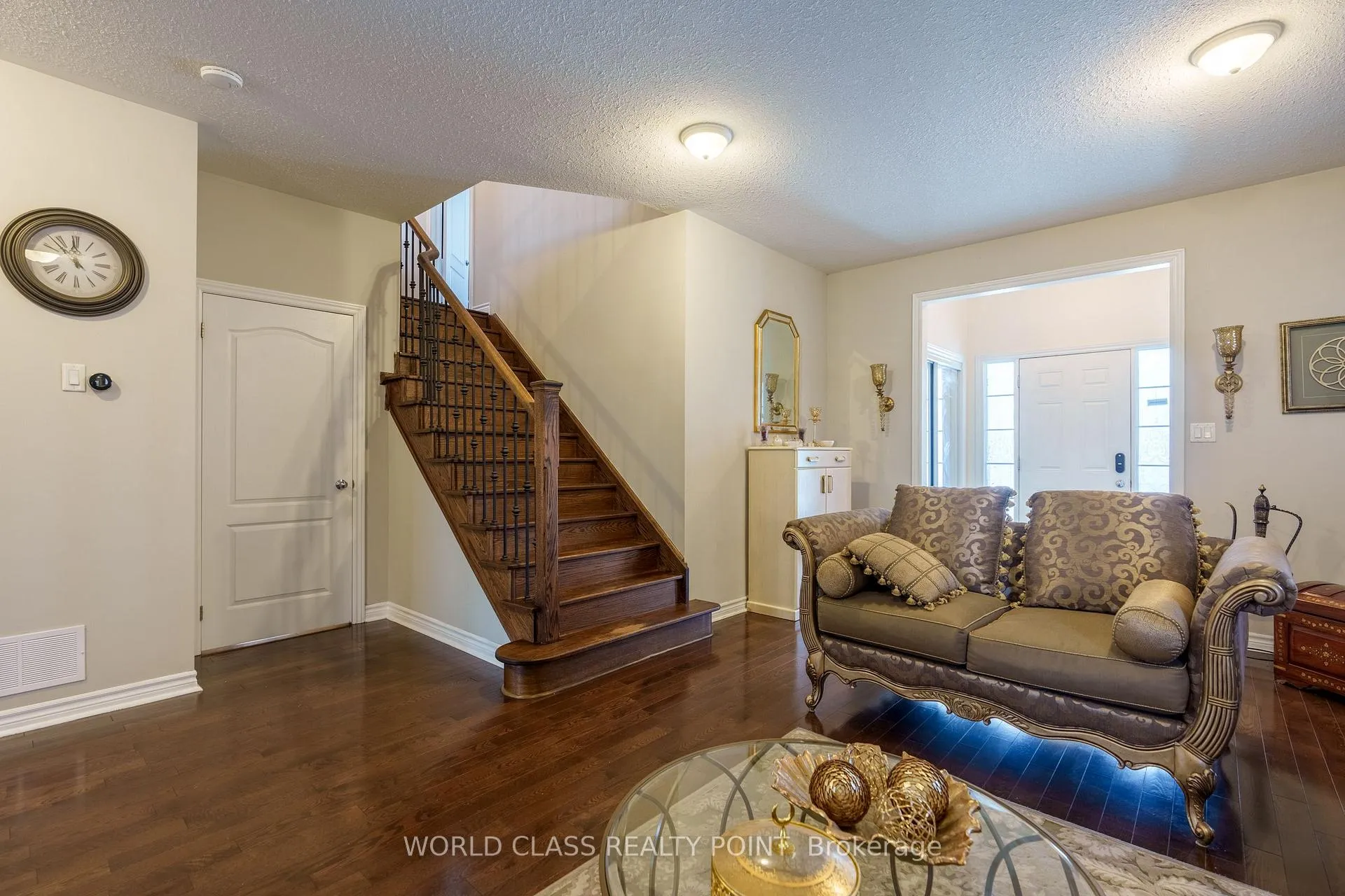 Photo 4 of 19 Partner Drive, Clarington, Courtice — HOMEH