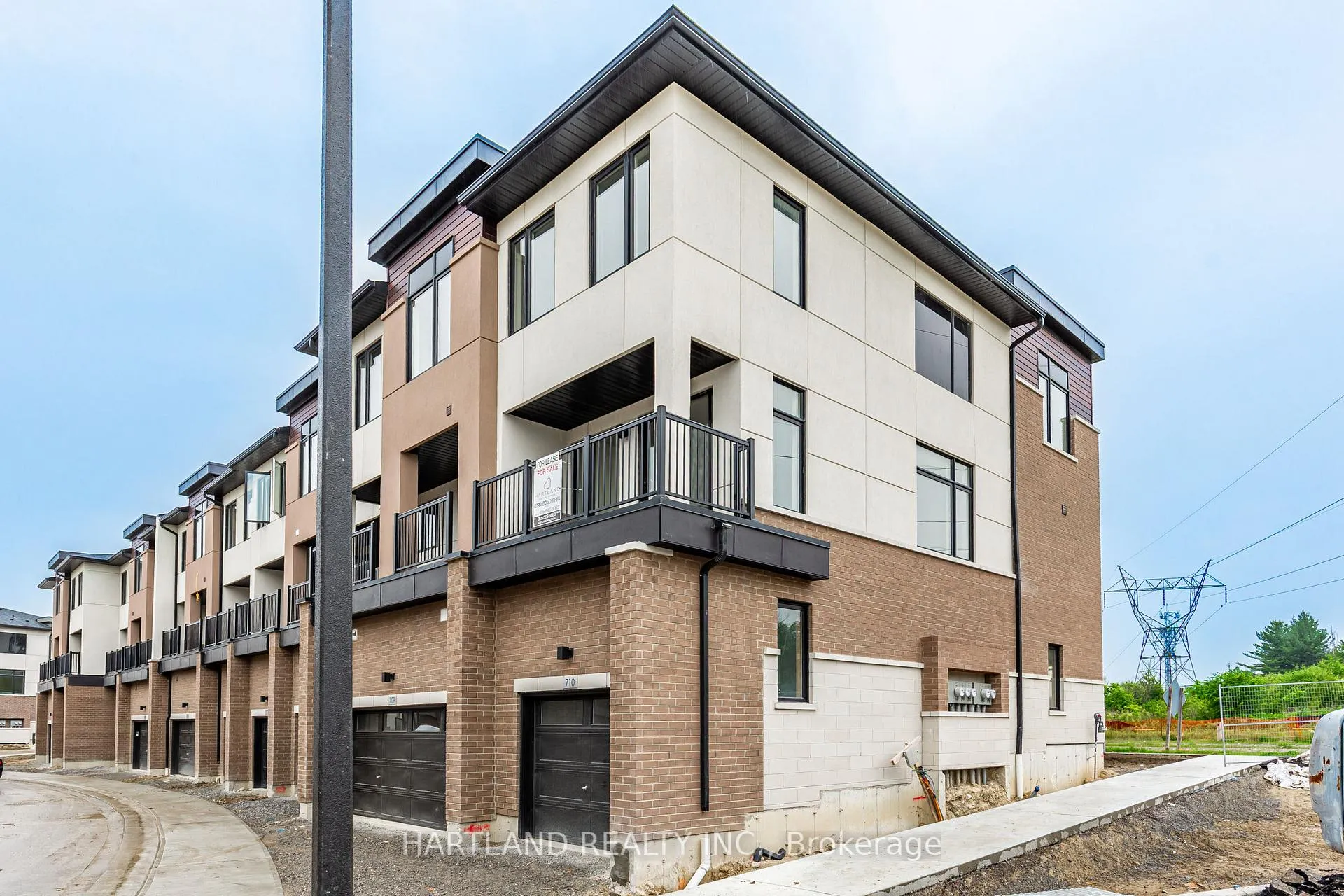 Photo 2 of Unit 710, 1695 Dersan Street, Pickering, Duffin Heights — HOMEH