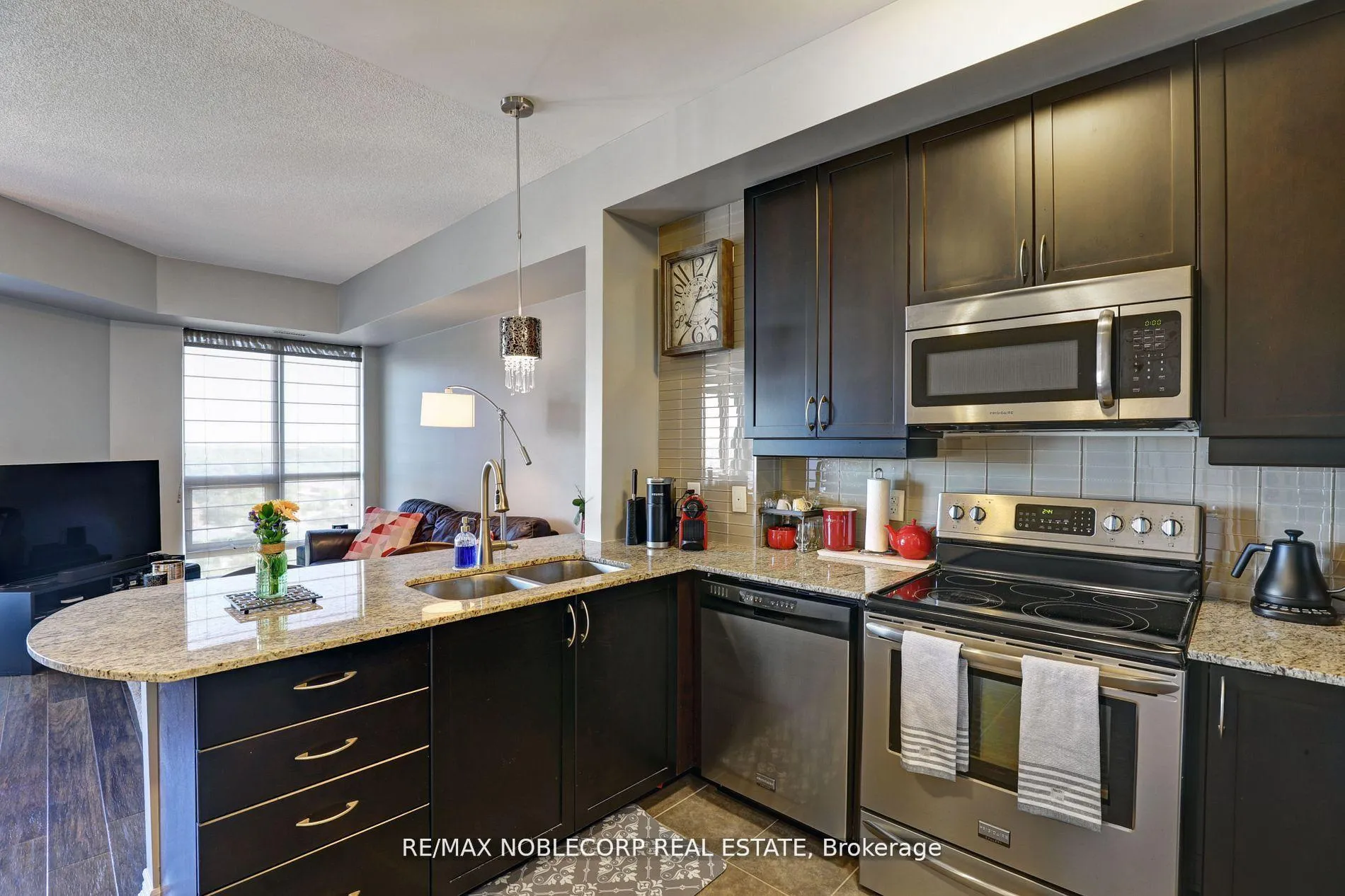 Photo 9 of Unit 907, 7730 Kipling Avenue, Vaughan, West Woodbridge — HOMEH