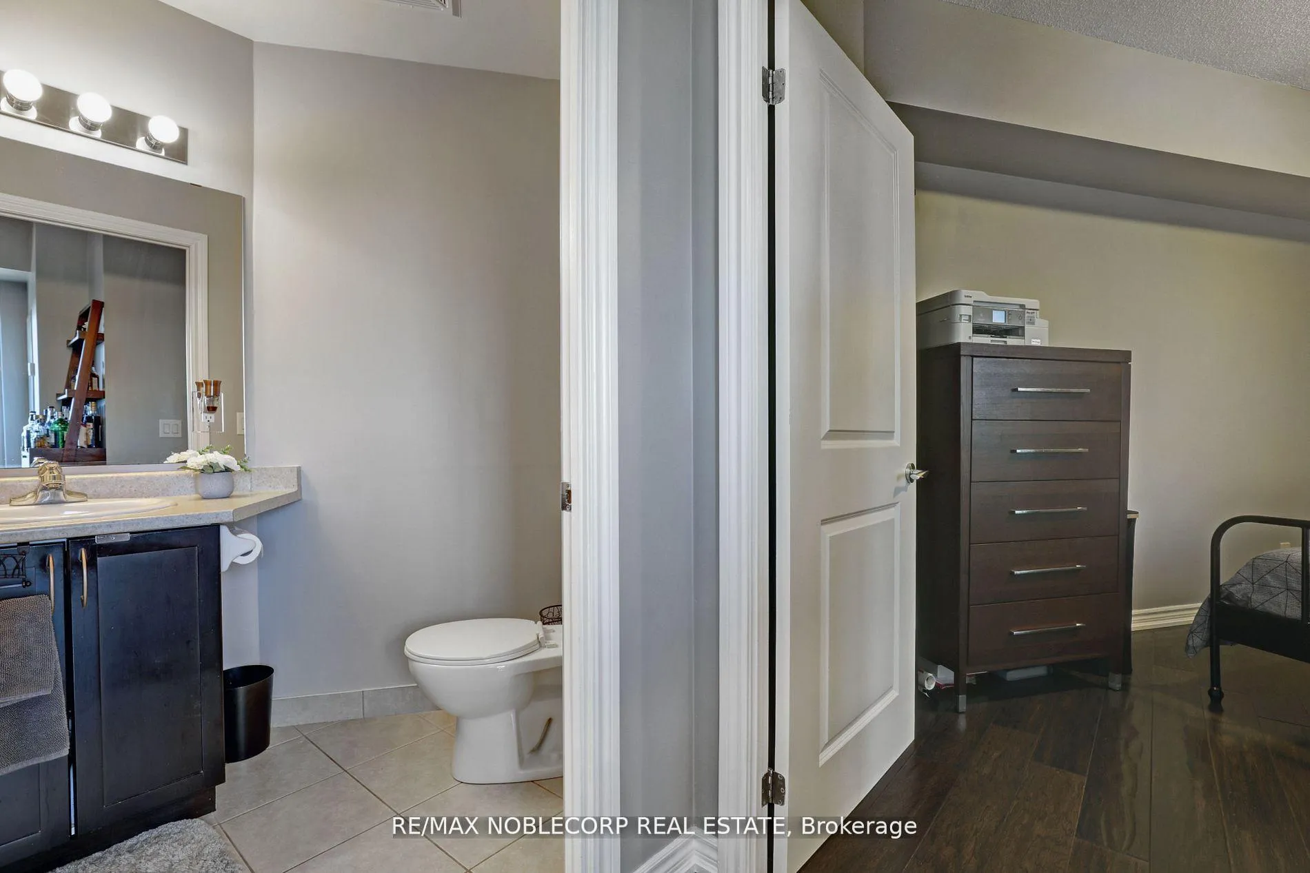 Photo 15 of Unit 907, 7730 Kipling Avenue, Vaughan, West Woodbridge — HOMEH