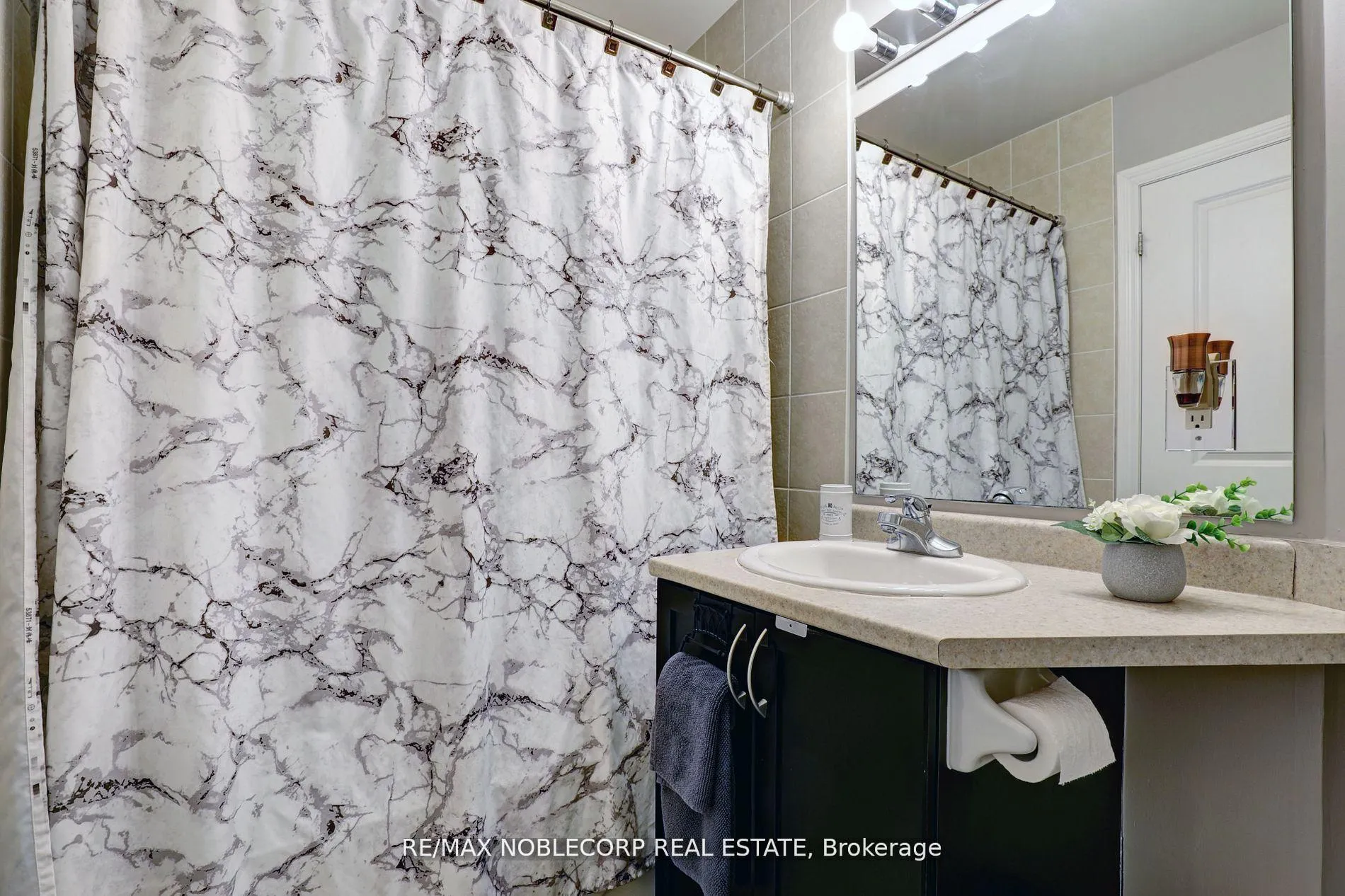Photo 17 of Unit 907, 7730 Kipling Avenue, Vaughan, West Woodbridge — HOMEH