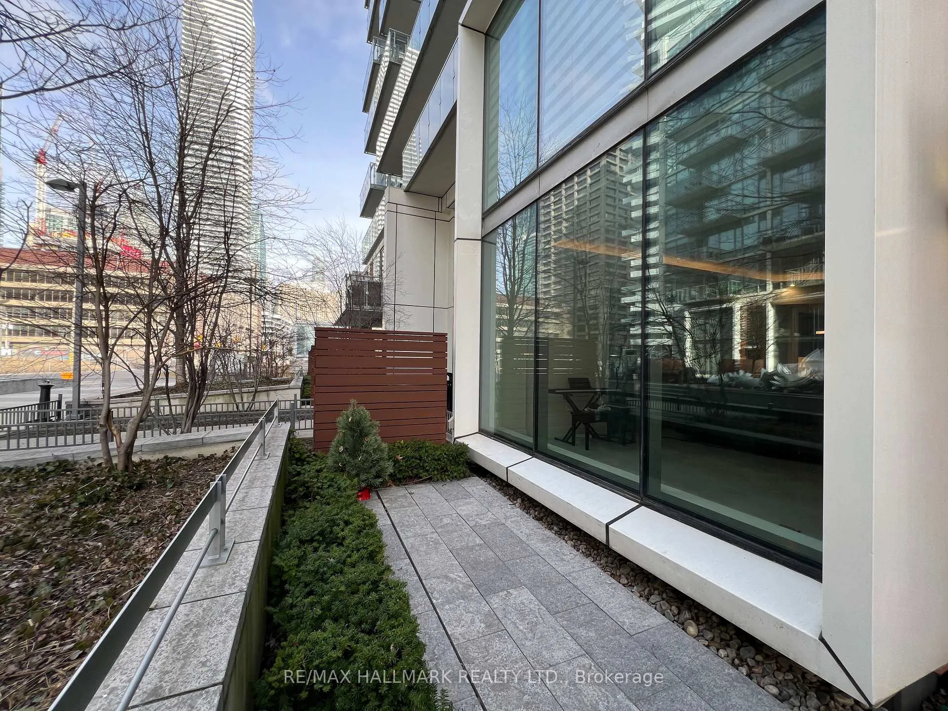 Photo 5 of Unit TH103, 39 Queens Quay E, Toronto, Waterfront Communities — HOMEH