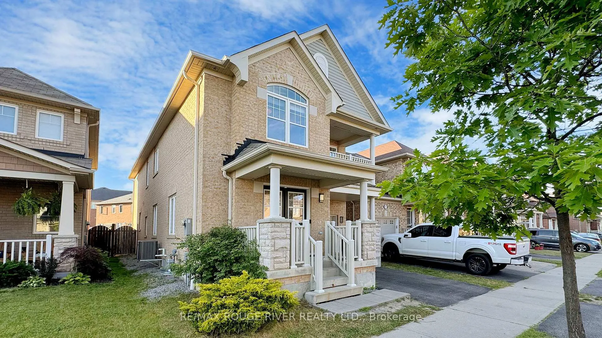 Photo 3 of 1834 Misthollow Drive, Pickering, Duffin Heights — HOMEH