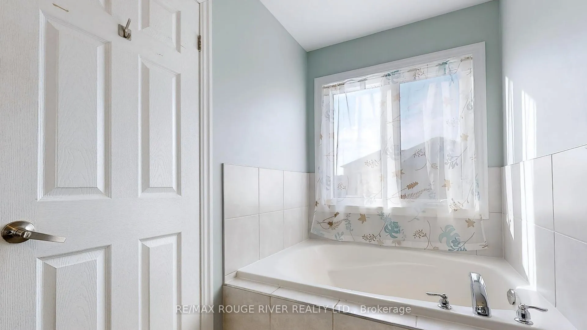 Photo 23 of 1834 Misthollow Drive, Pickering, Duffin Heights — HOMEH