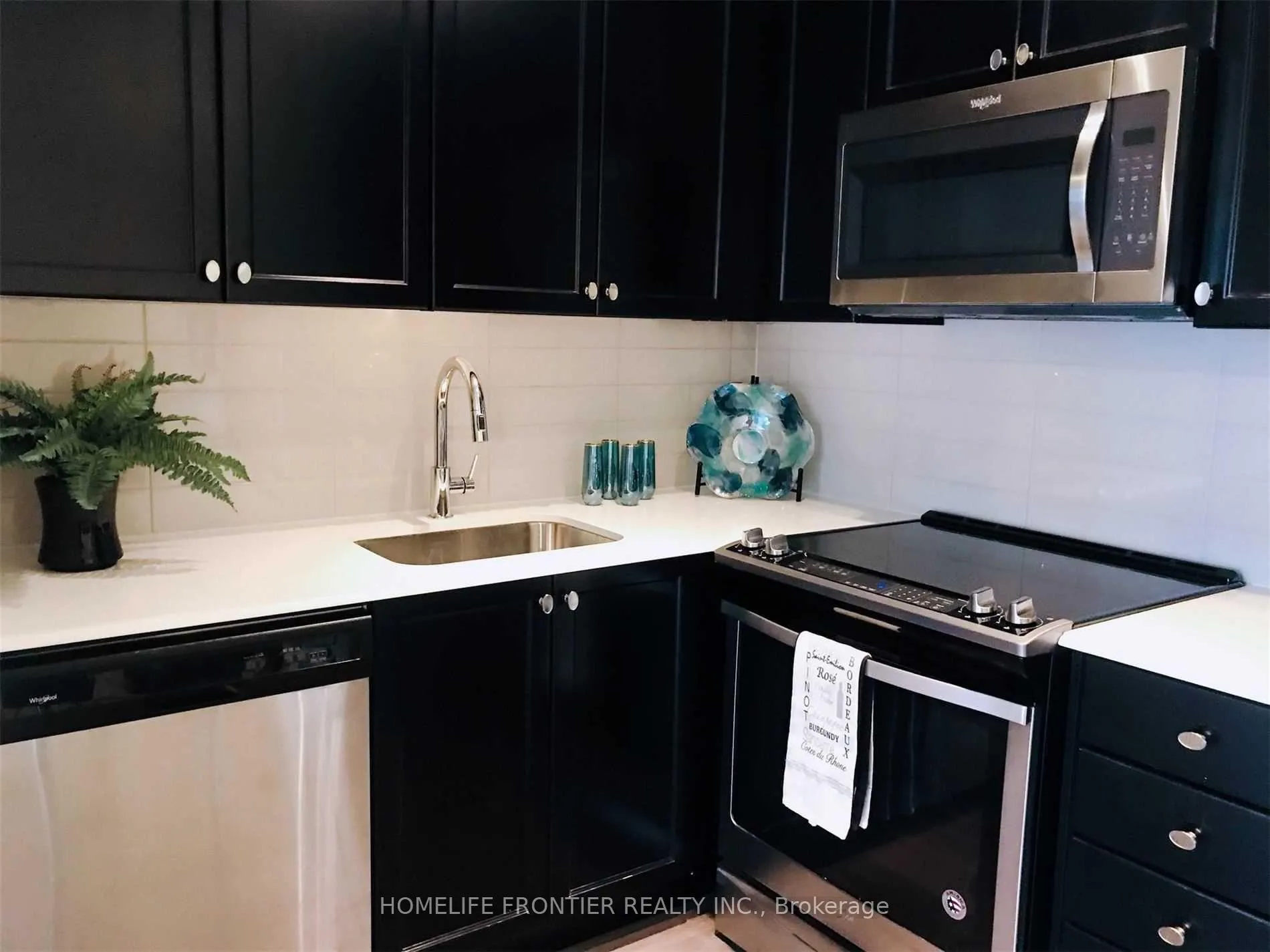 Photo 4 of Unit 304, 555 William Graham Drive, Aurora, Rural Aurora — HOMEH