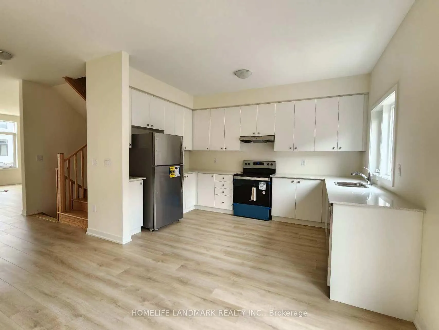 Photo 4 of Unit 404, 1695 Dersan Street, Pickering, Duffin Heights — HOMEH