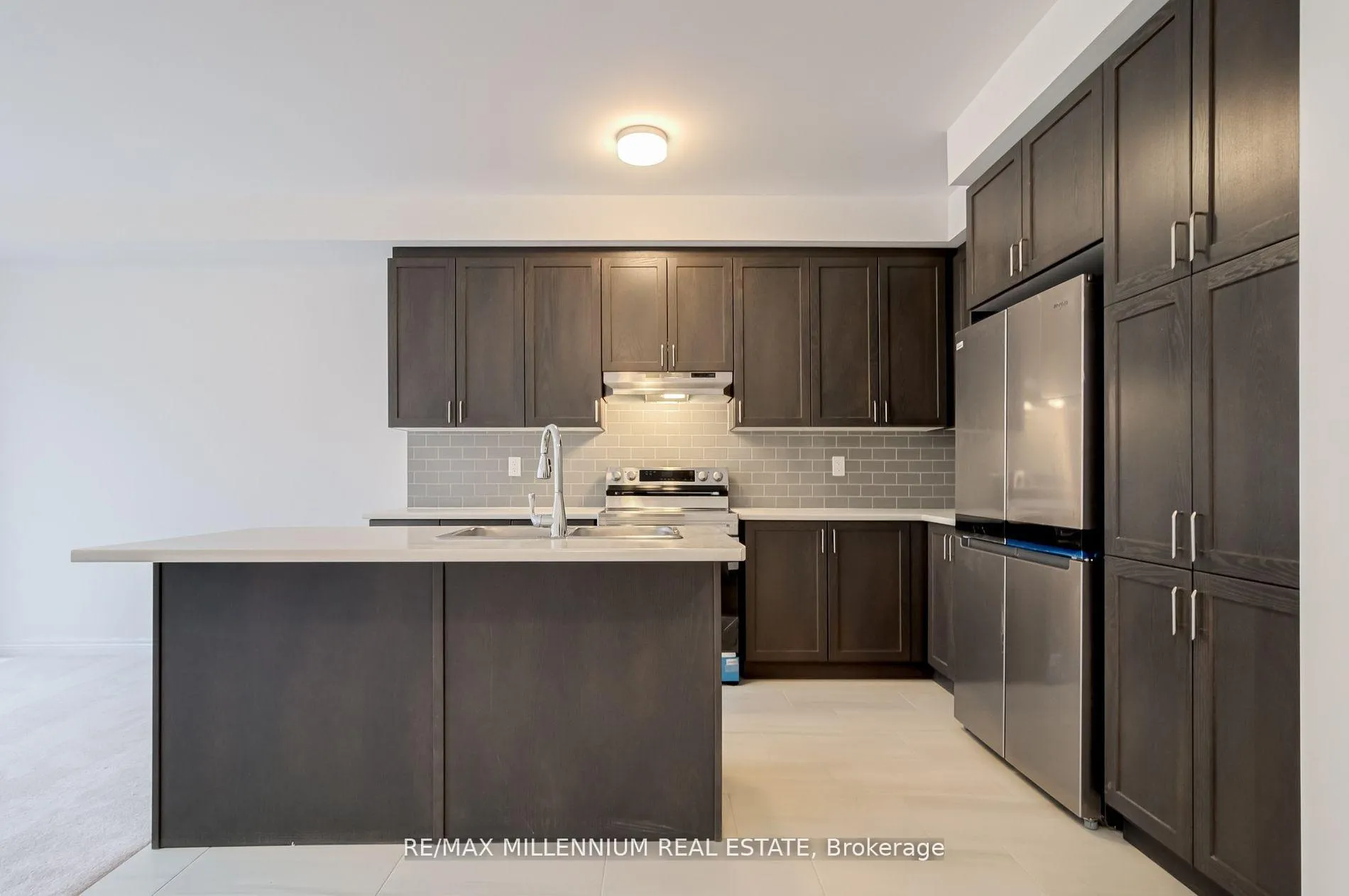 Photo 5 of 2040 Cameron Lott Crescent E, Oshawa, Kedron — HOMEH