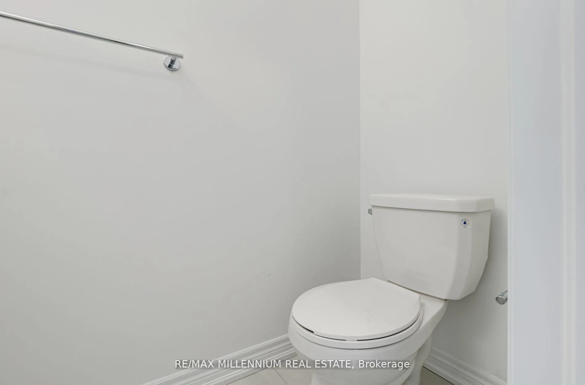 Photo 10 of 2040 Cameron Lott Crescent E, Oshawa, Kedron — HOMEH