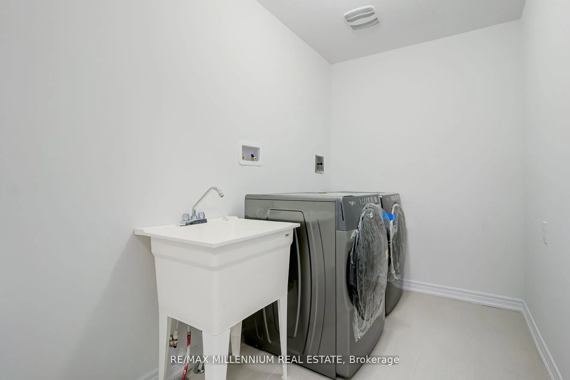 Photo 19 of 2040 Cameron Lott Crescent E, Oshawa, Kedron — HOMEH