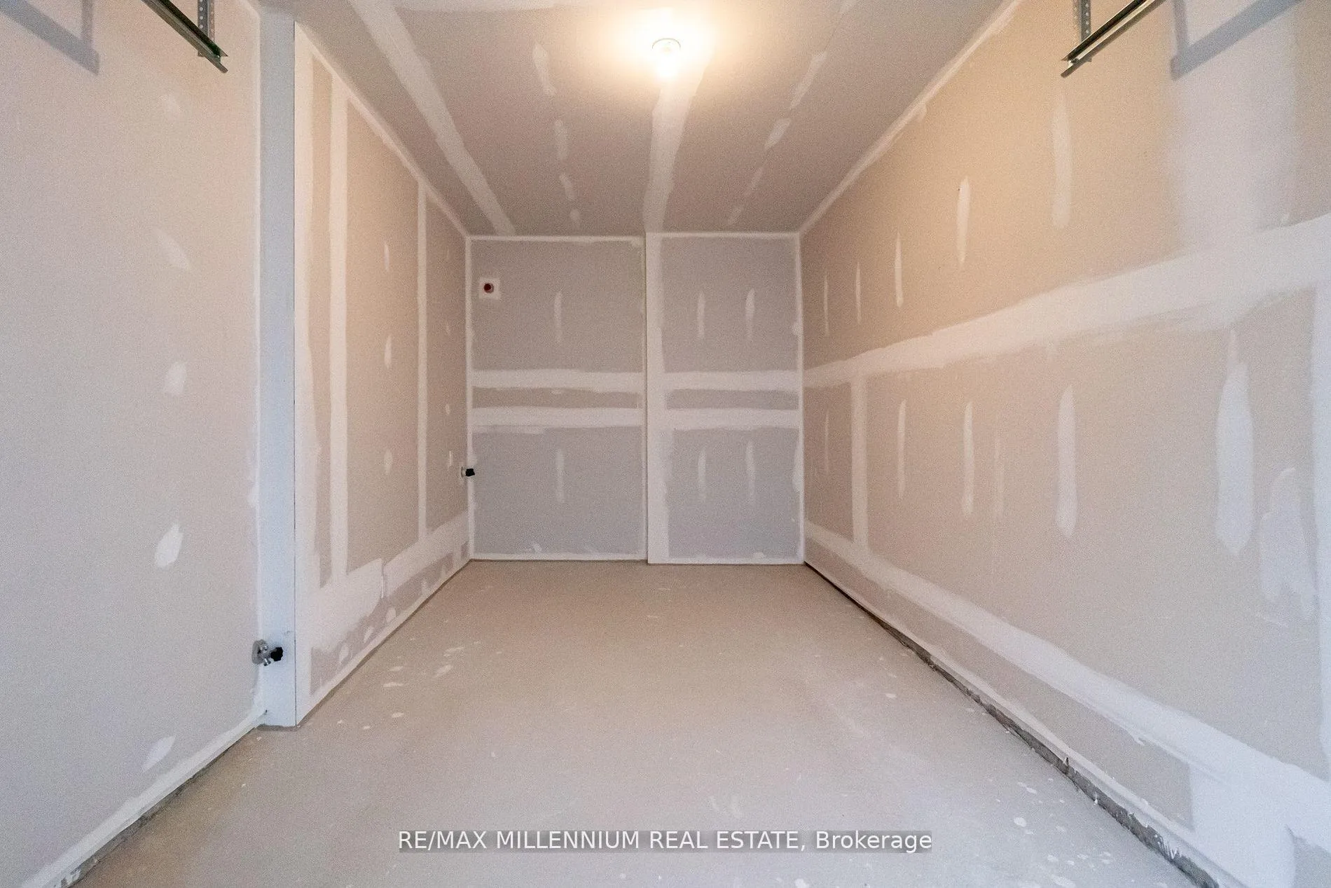 Photo 33 of 2040 Cameron Lott Crescent E, Oshawa, Kedron — HOMEH