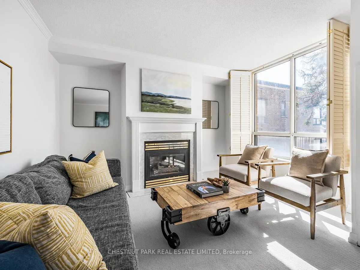 Front of Unit 405, 2727 Yonge Street