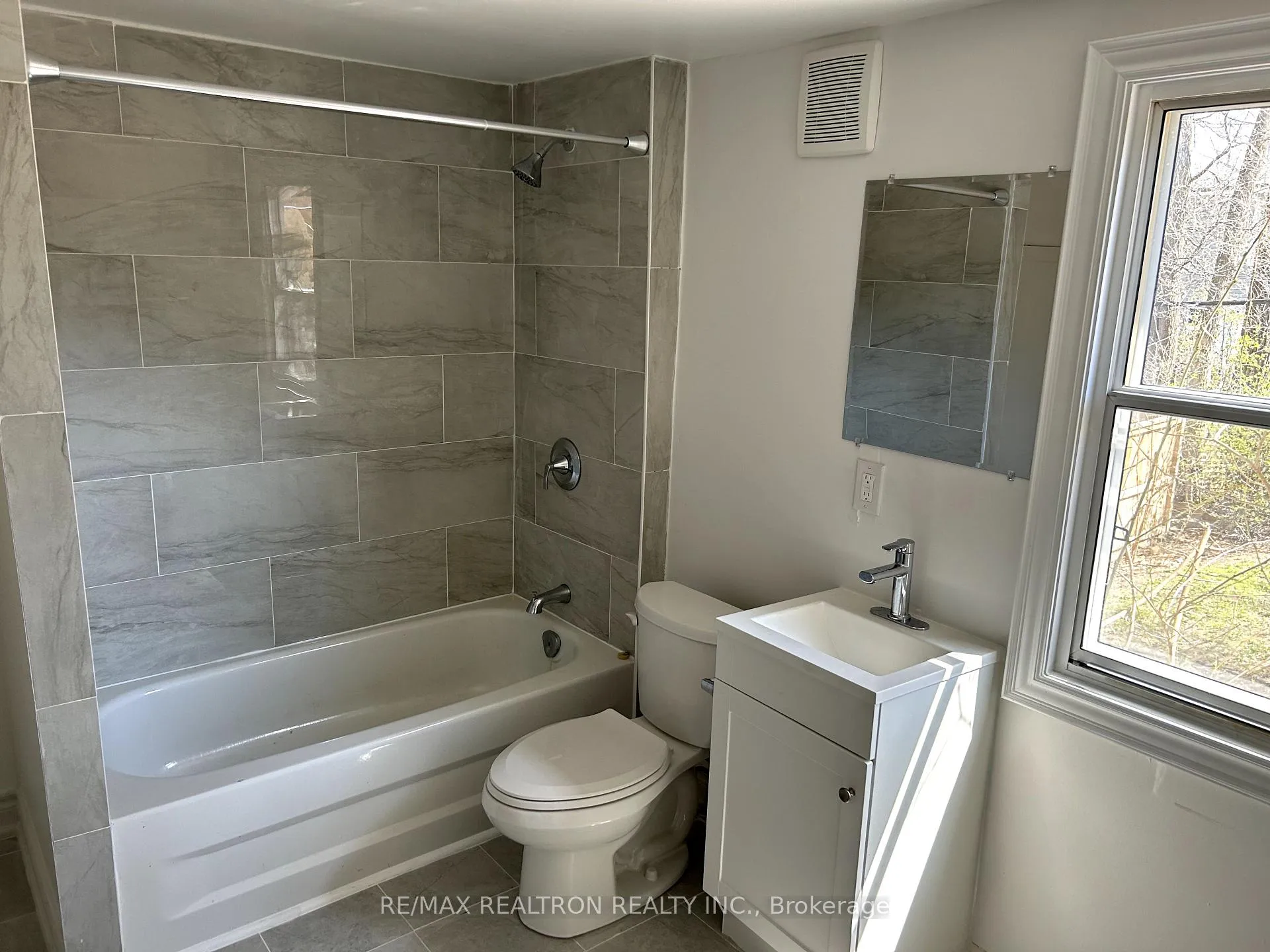 Photo 3 of Unit 3, 1295 Gerrard Street E, Toronto, Greenwood-Coxwell — HOMEH