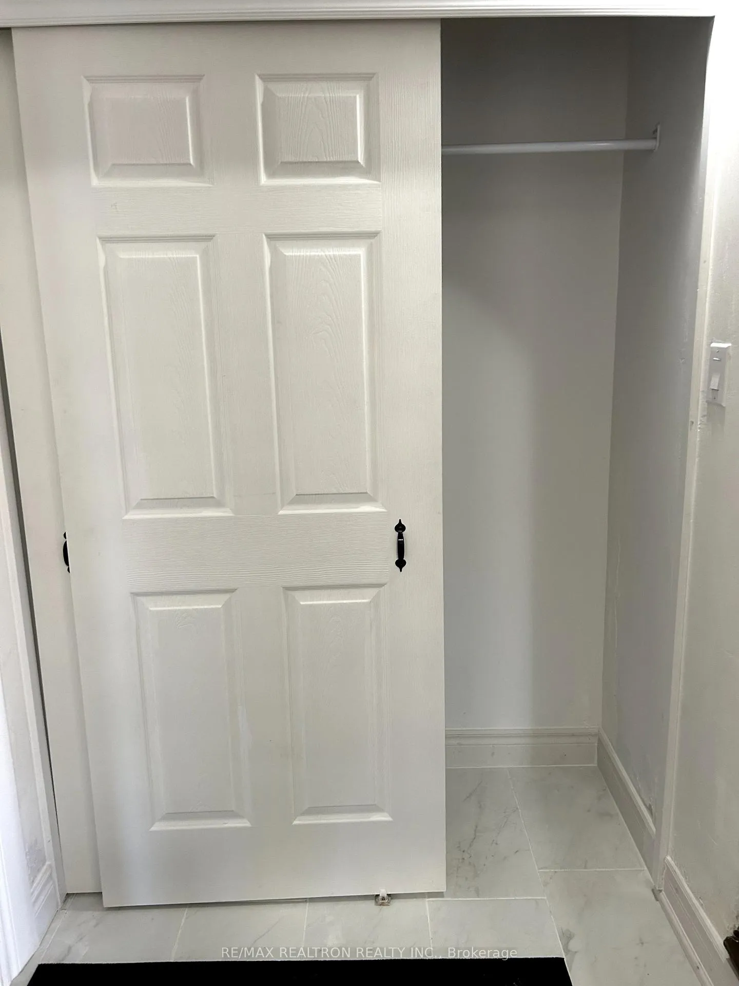 Photo 5 of Unit 3, 1295 Gerrard Street E, Toronto, Greenwood-Coxwell — HOMEH