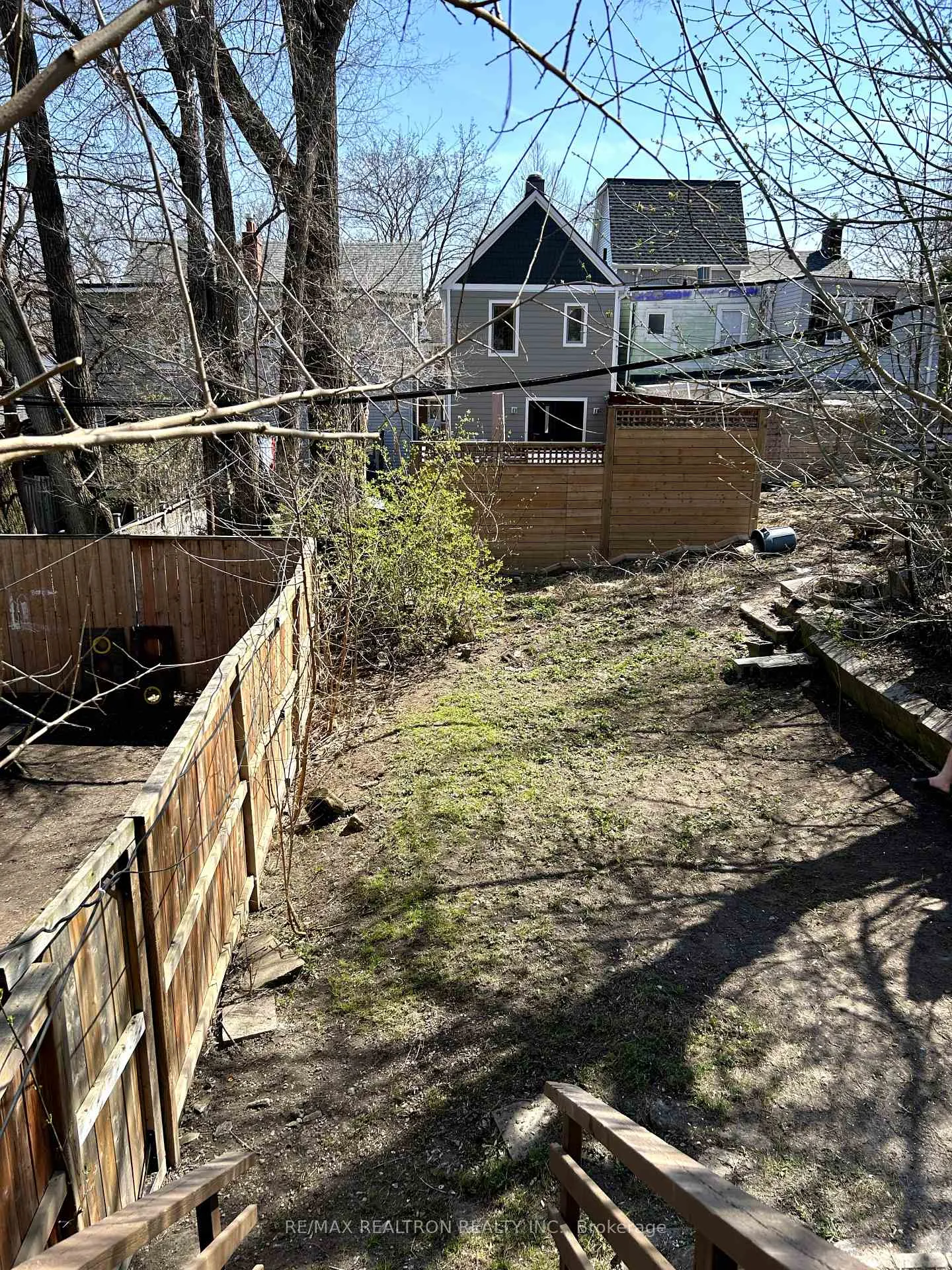 Photo 7 of Unit 3, 1295 Gerrard Street E, Toronto, Greenwood-Coxwell — HOMEH