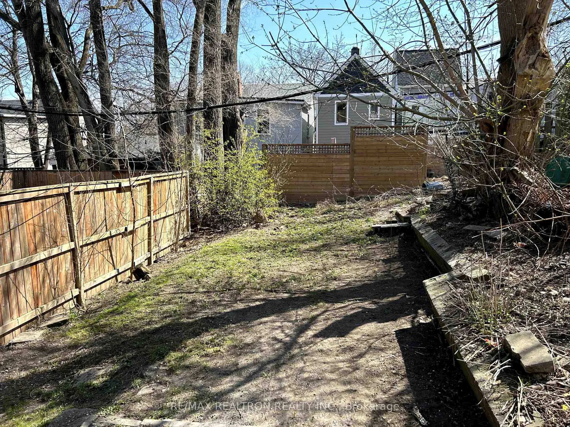 Photo 14 of Unit 3, 1295 Gerrard Street E, Toronto, Greenwood-Coxwell — HOMEH