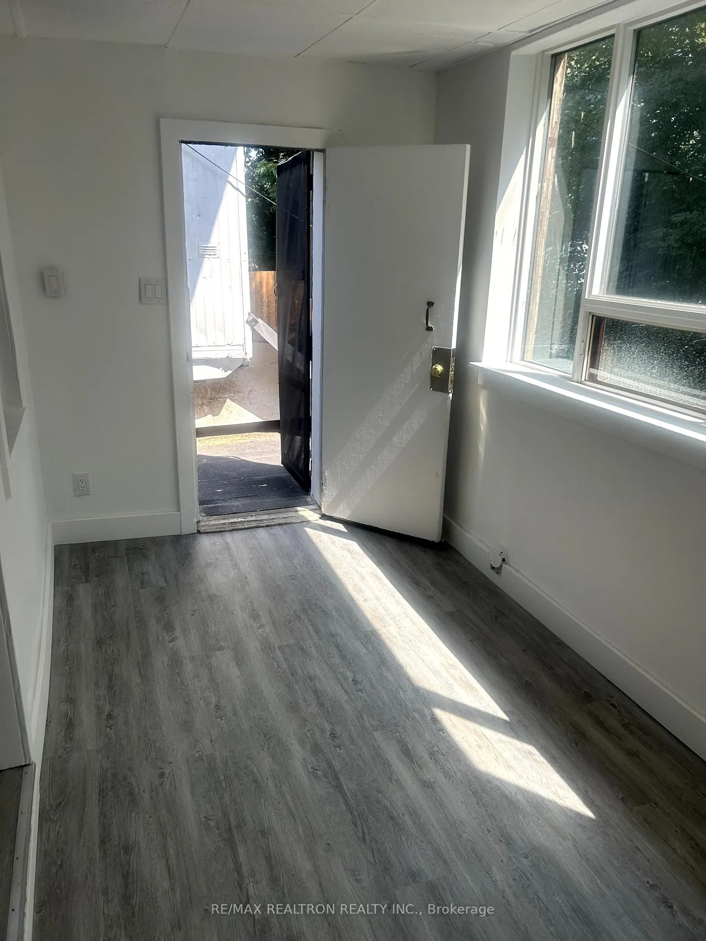 Photo 4 of Unit 2, 1299 Gerrard Street E, Toronto, Greenwood-Coxwell — HOMEH
