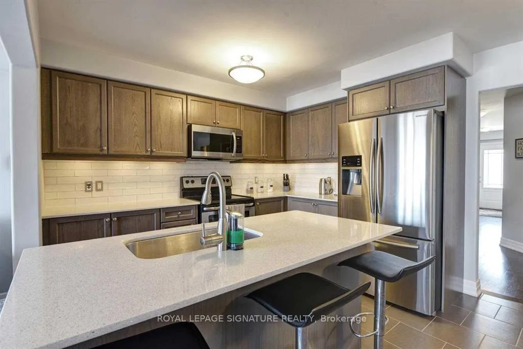 Photo 6 of 1784 Silverstone Crescent, Oshawa, Samac — HOMEH