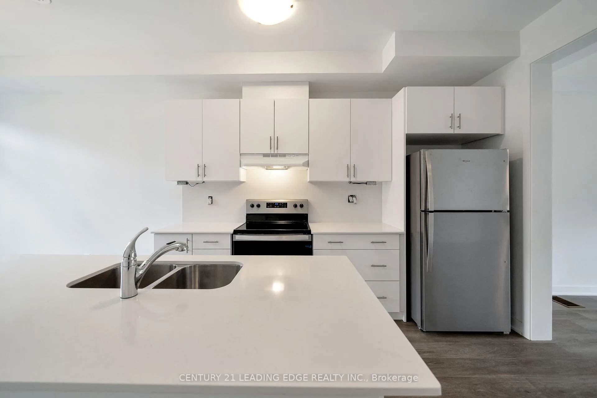 Photo 5 of 19 Calloway Way, Whitby, Downtown Whitby — HOMEH