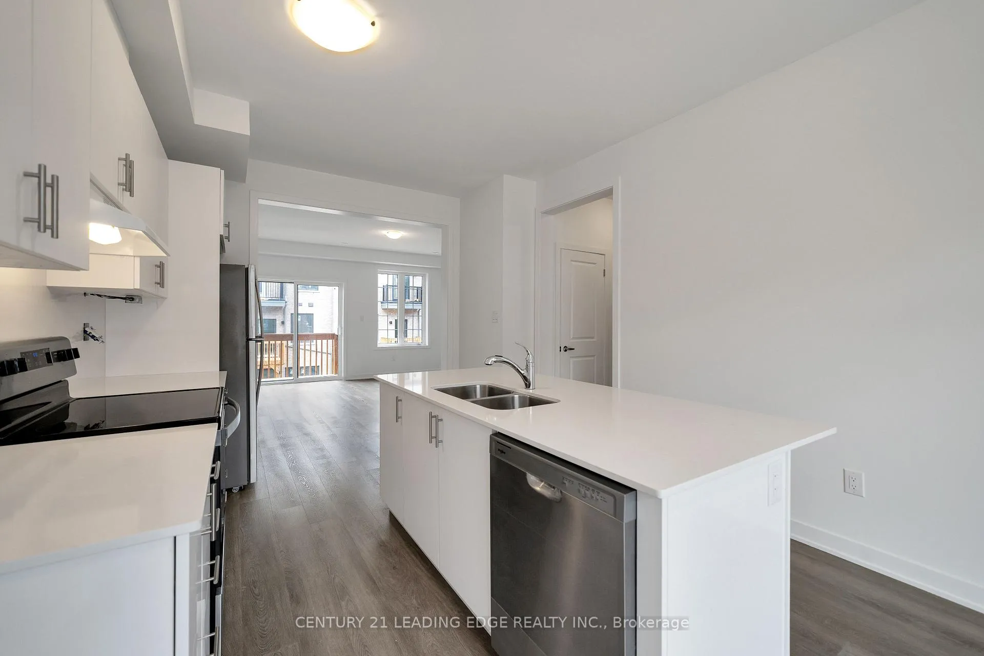 Photo 8 of 19 Calloway Way, Whitby, Downtown Whitby — HOMEH