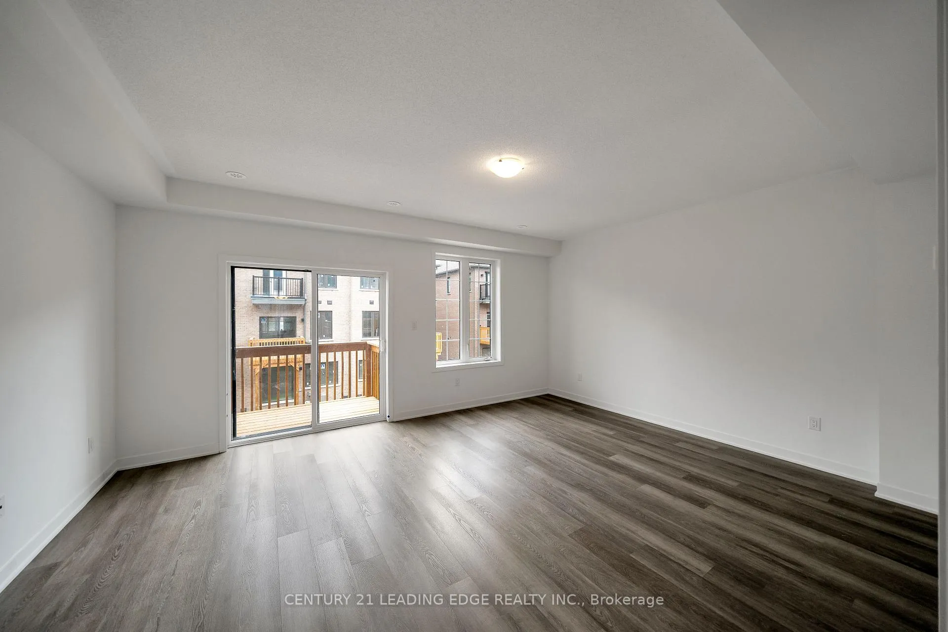 Photo 9 of 19 Calloway Way, Whitby, Downtown Whitby — HOMEH