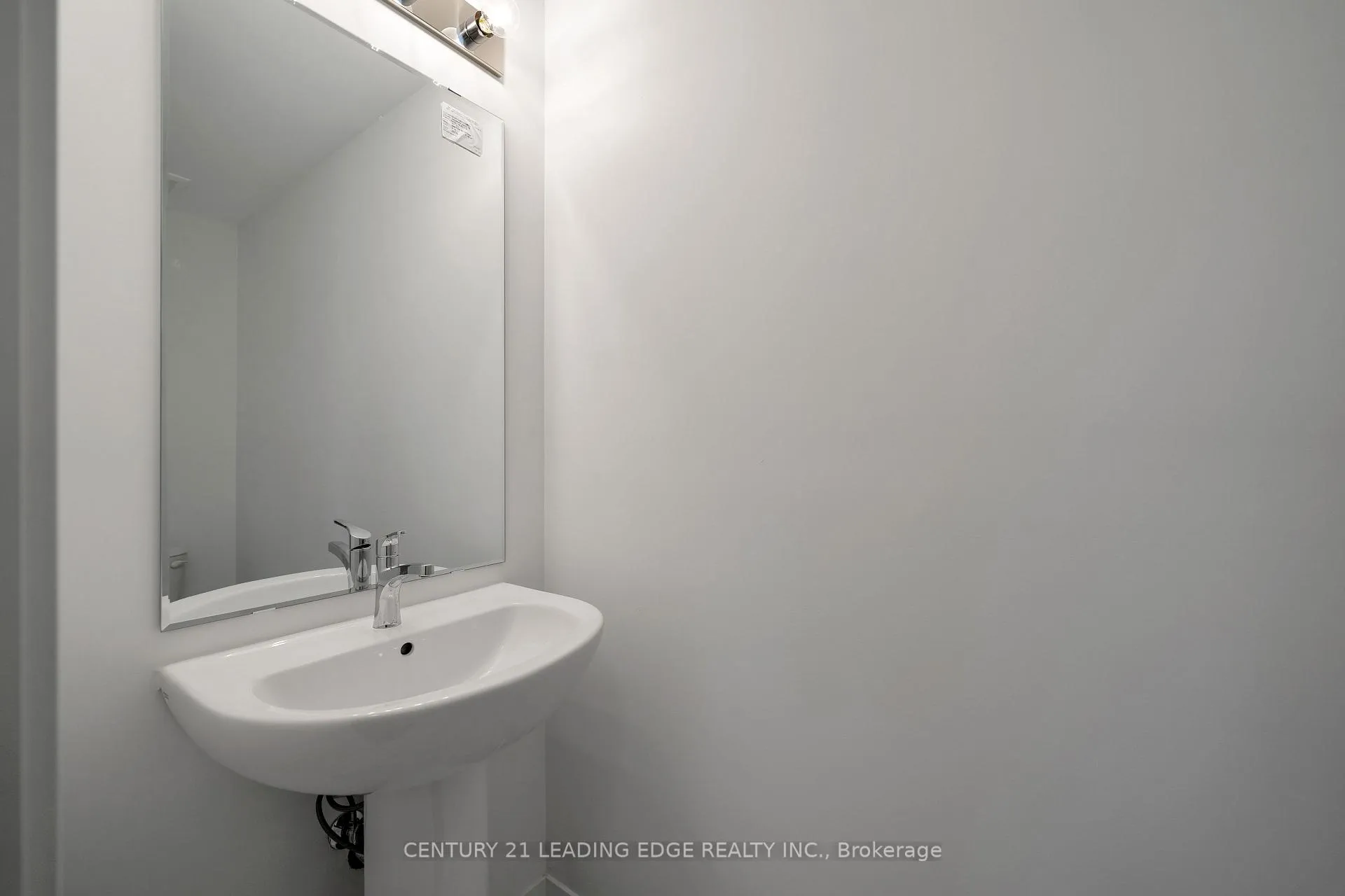 Photo 12 of 19 Calloway Way, Whitby, Downtown Whitby — HOMEH