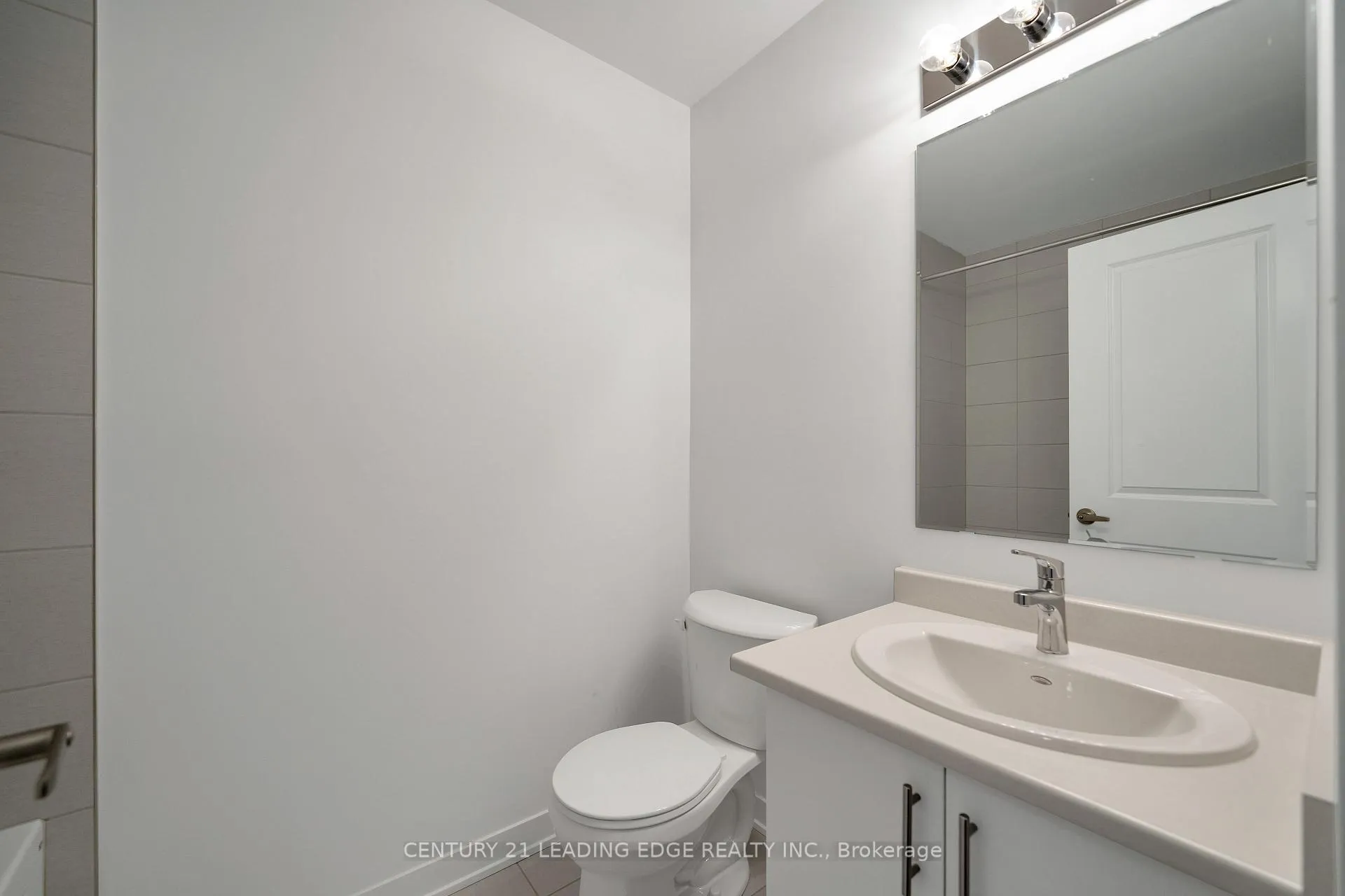 Photo 14 of 19 Calloway Way, Whitby, Downtown Whitby — HOMEH