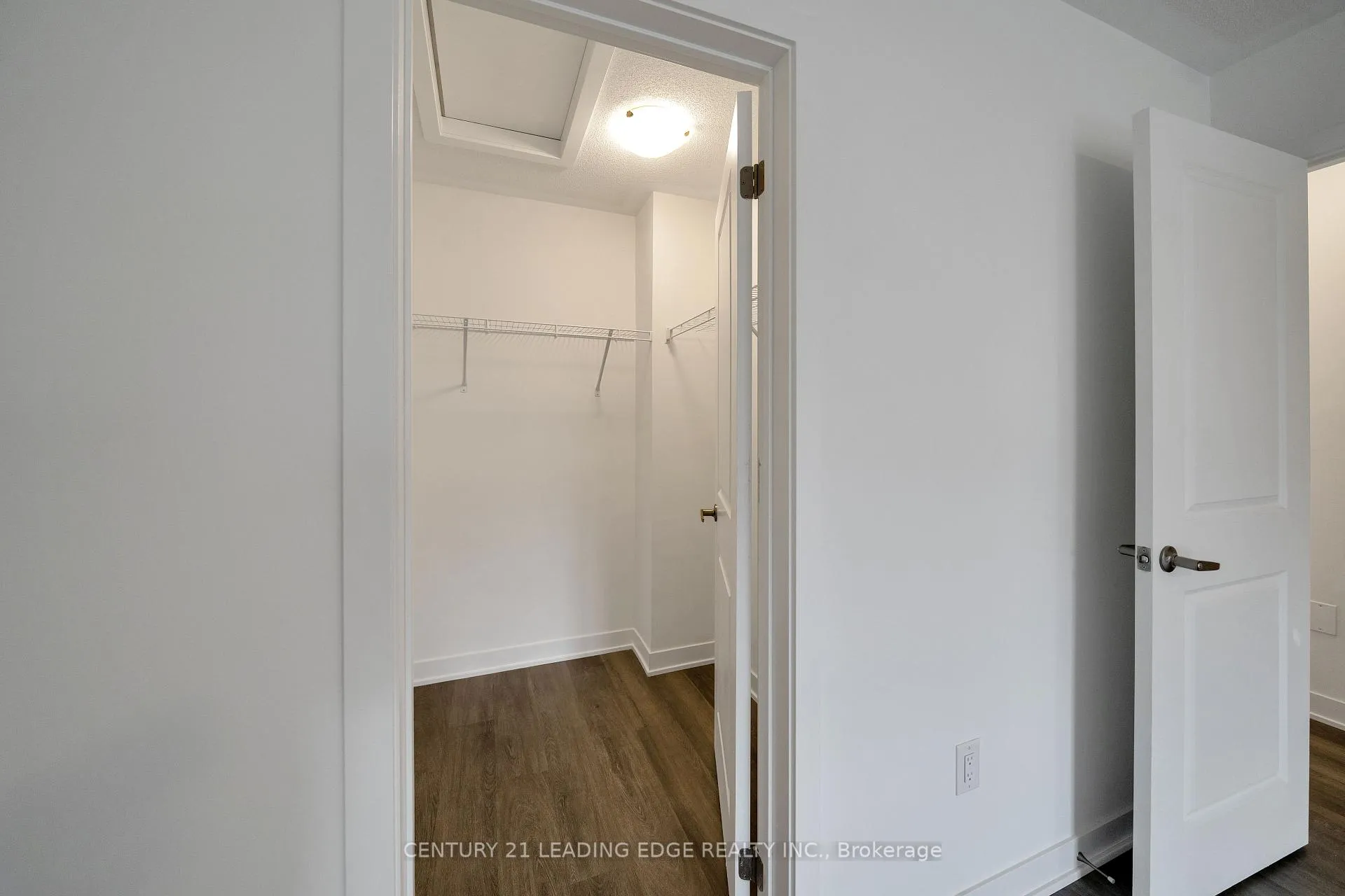 Photo 16 of 19 Calloway Way, Whitby, Downtown Whitby — HOMEH