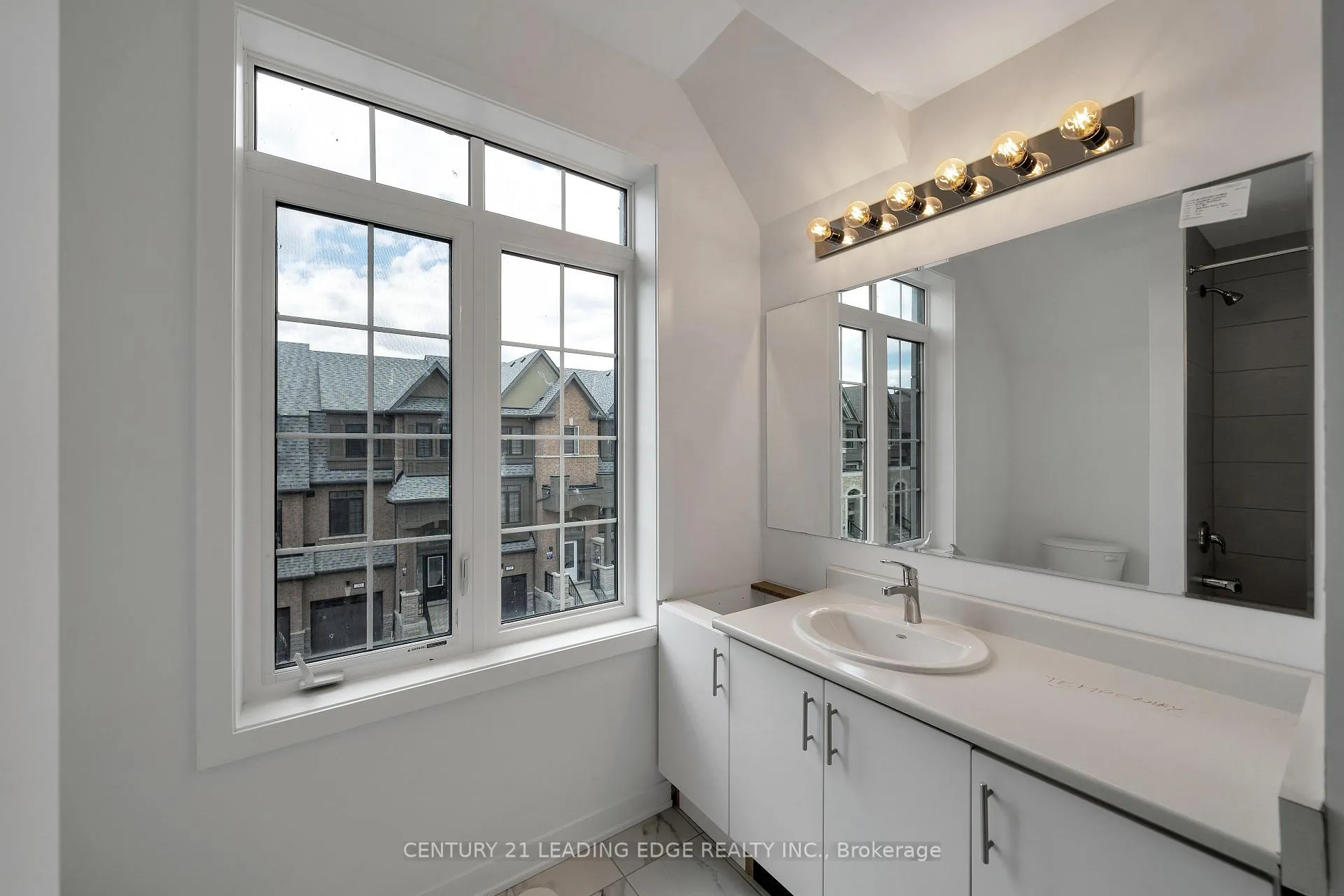 Photo 19 of 19 Calloway Way, Whitby, Downtown Whitby — HOMEH