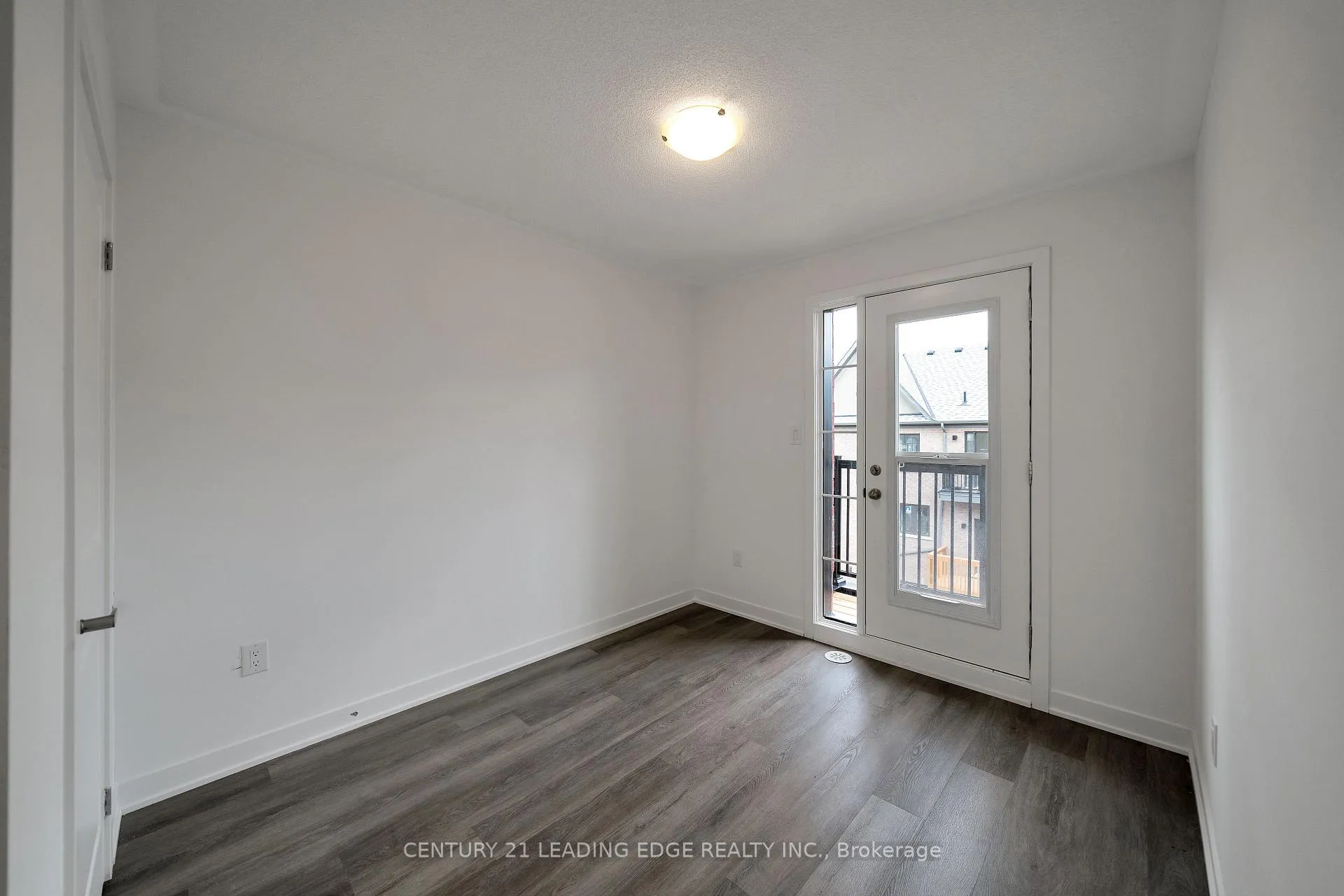 Photo 21 of 19 Calloway Way, Whitby, Downtown Whitby — HOMEH